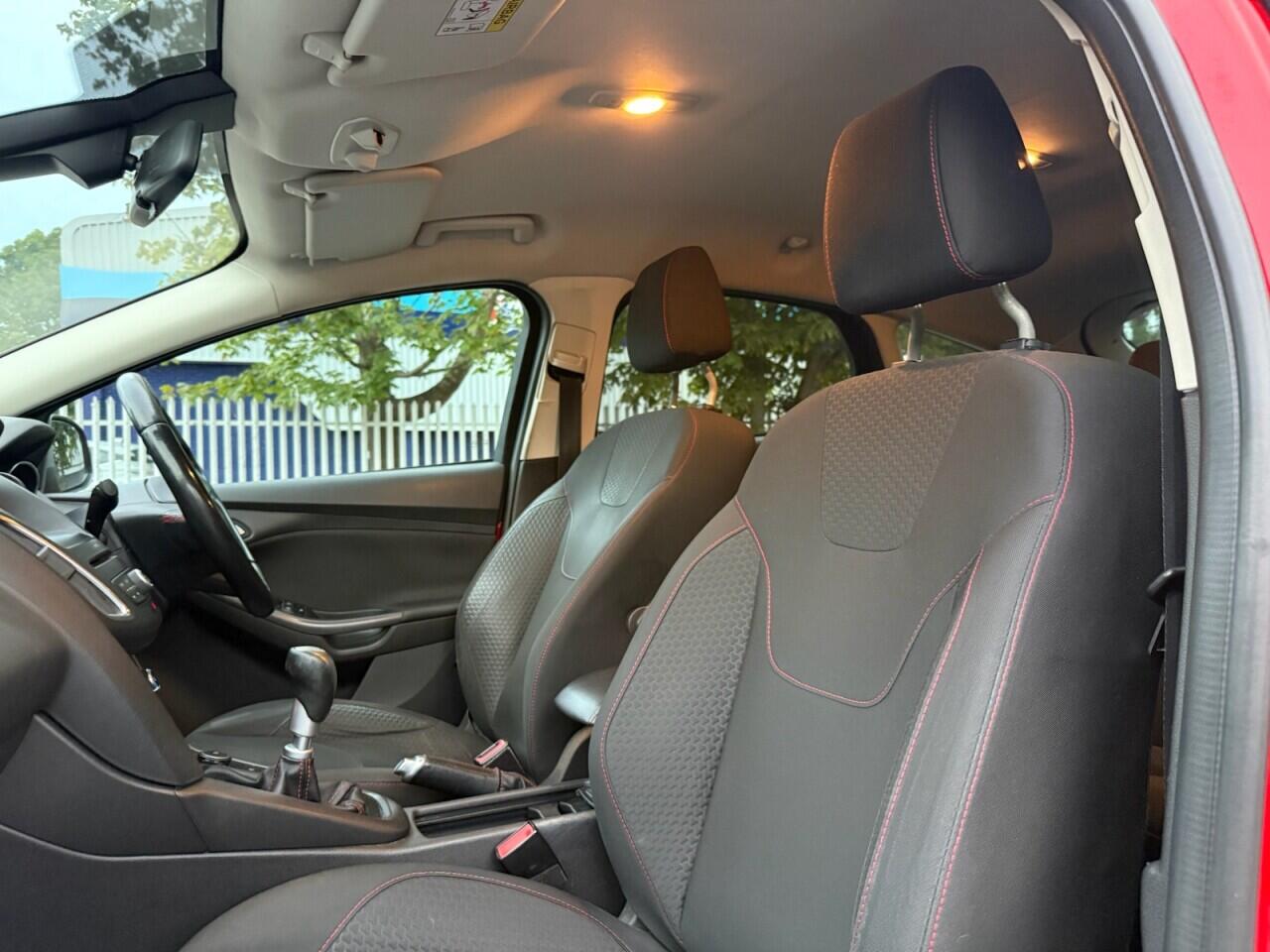 Ford Focus view 9