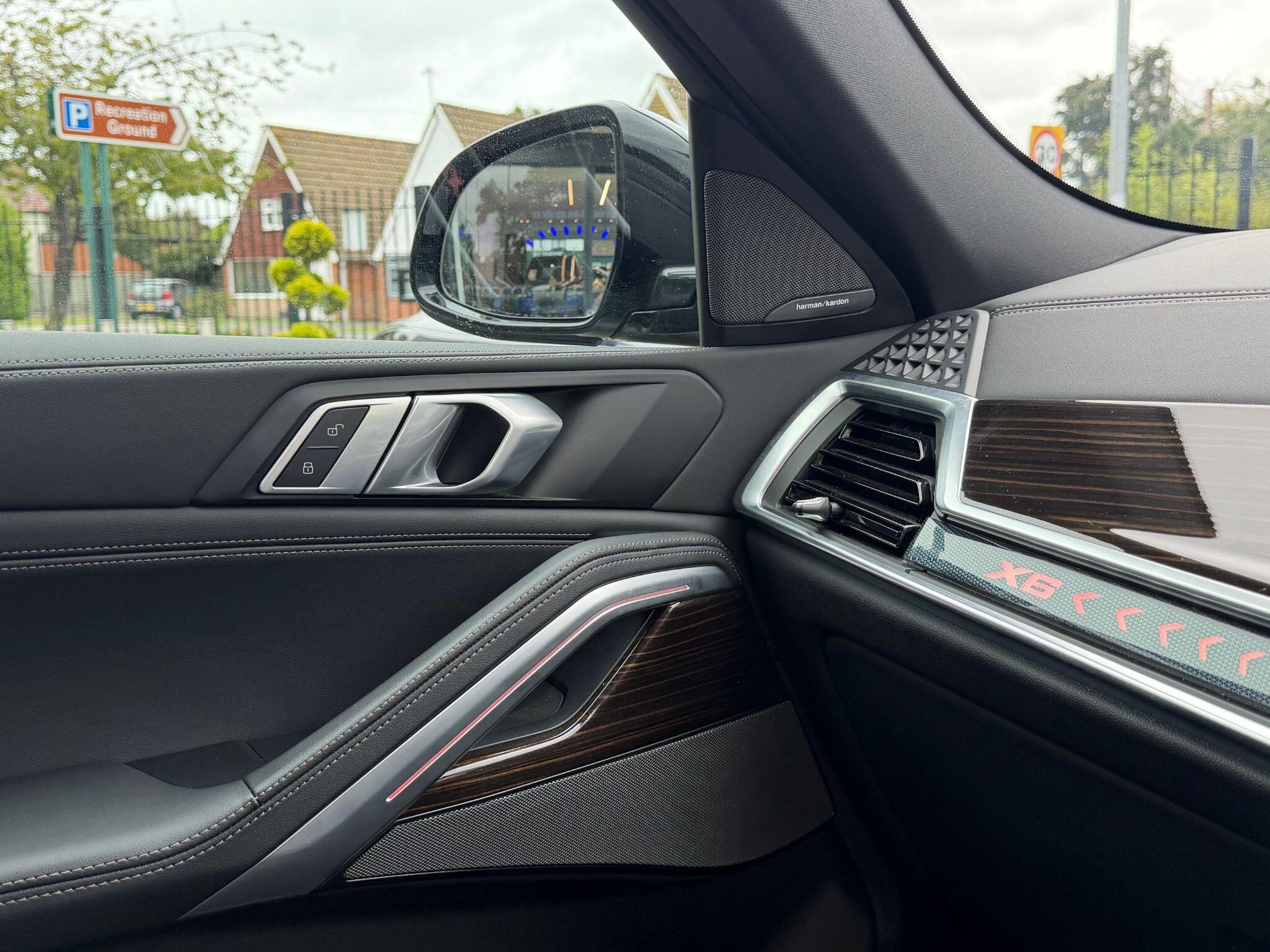 BMW X6 view 23