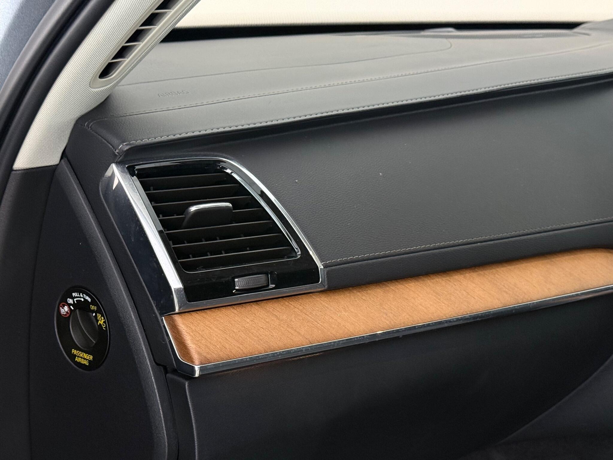 Volvo XC90 view 19