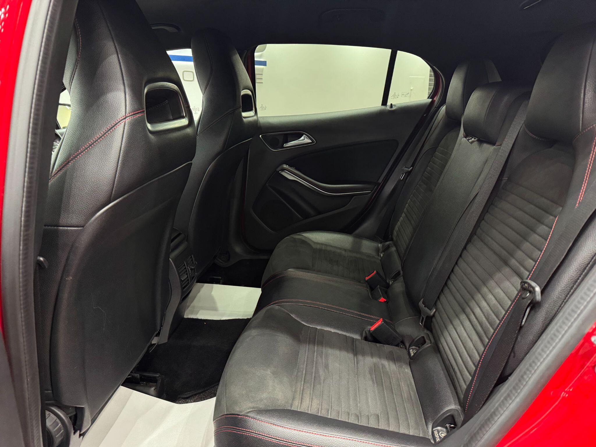 Mercedes-Benz Gla view 48
