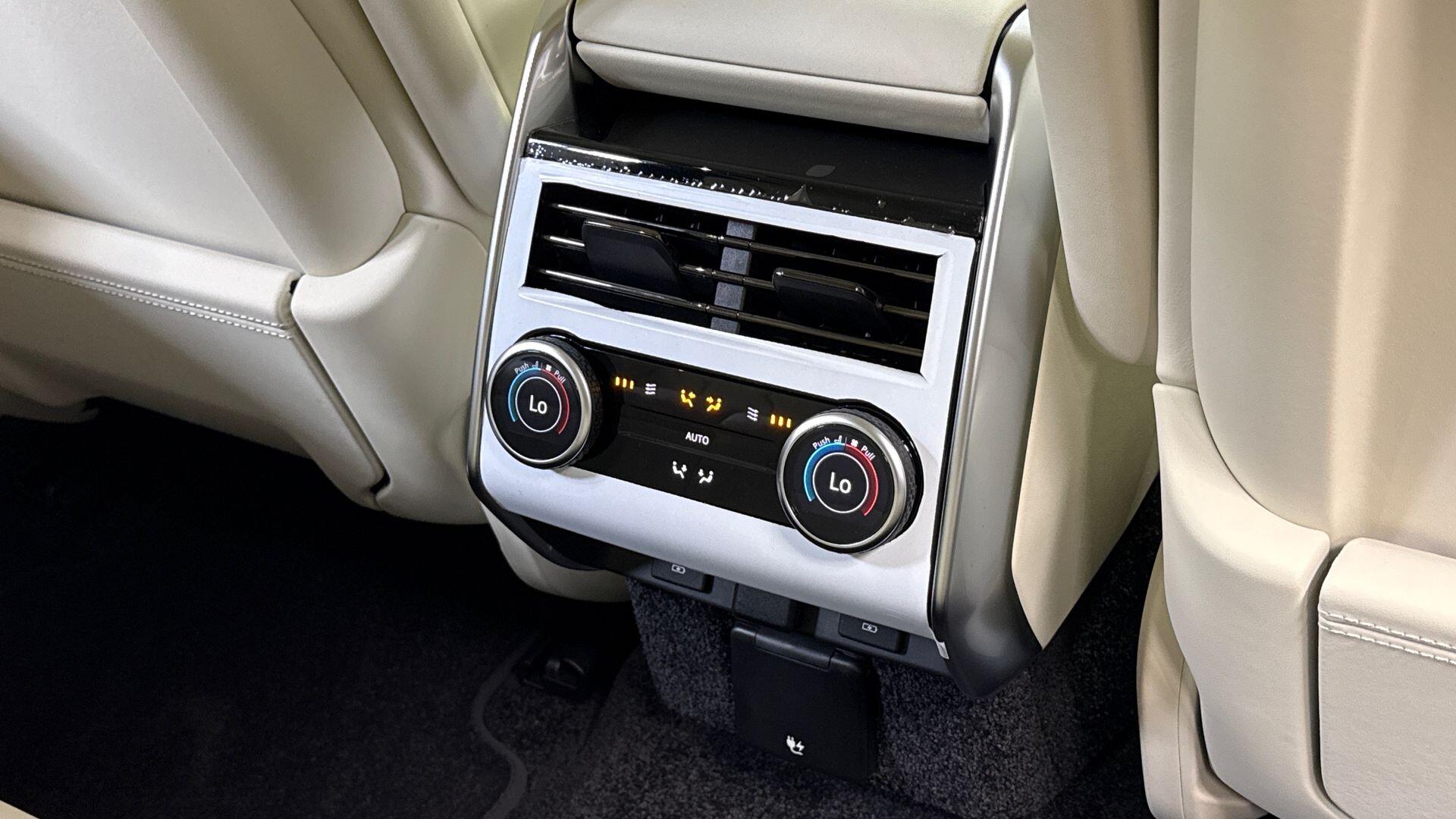 Land Rover Range Rover view 18