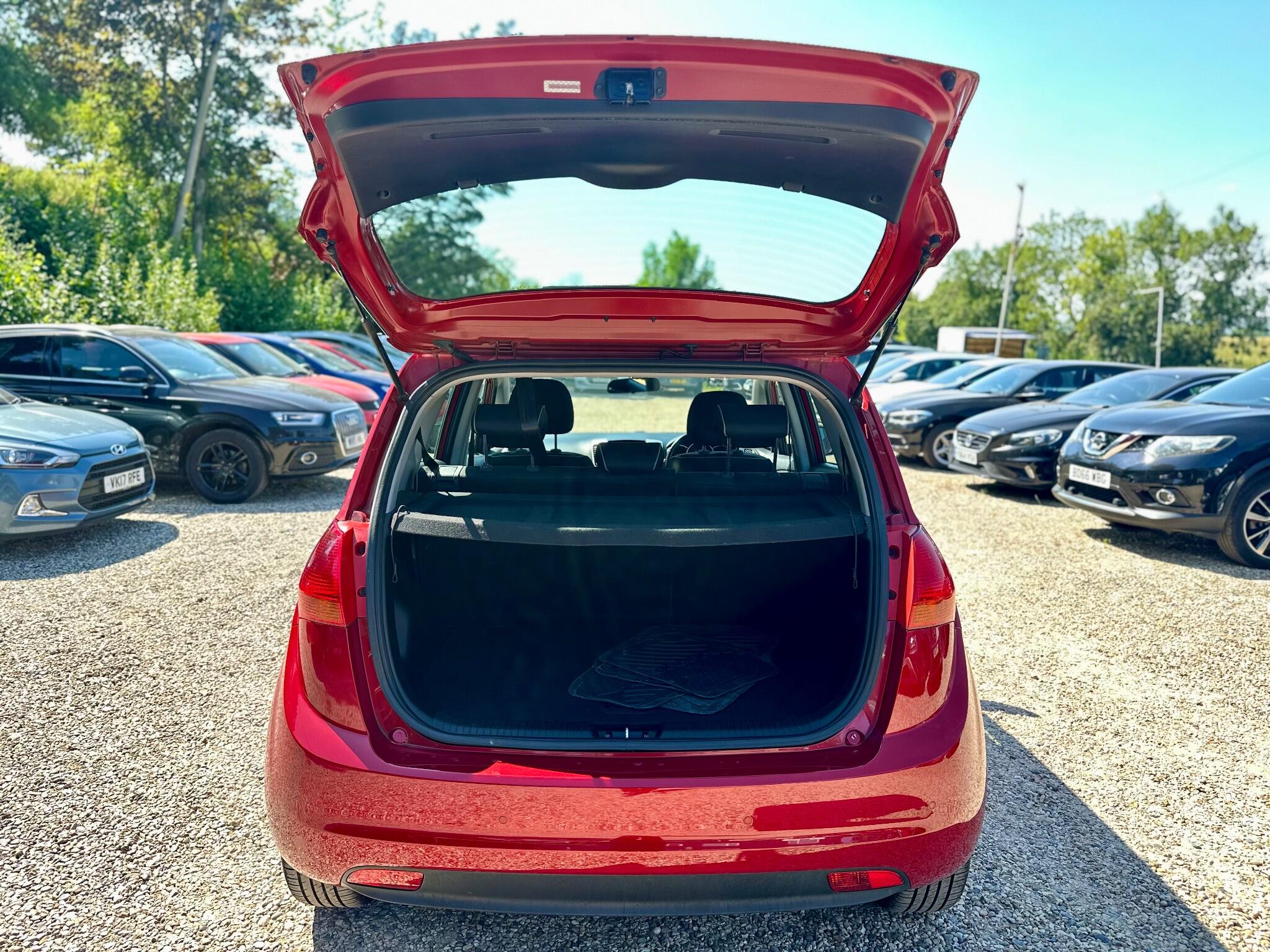 Kia Venga view 19