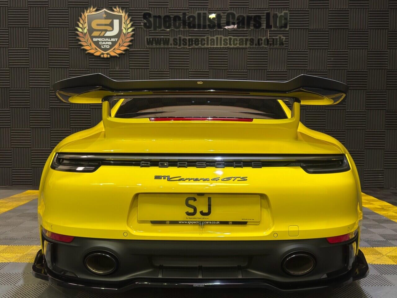 Porsche 911 view 3