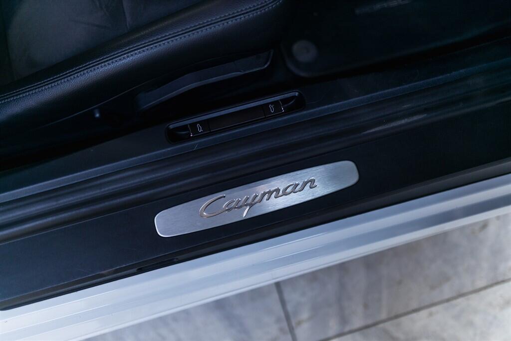Porsche Cayman view 30