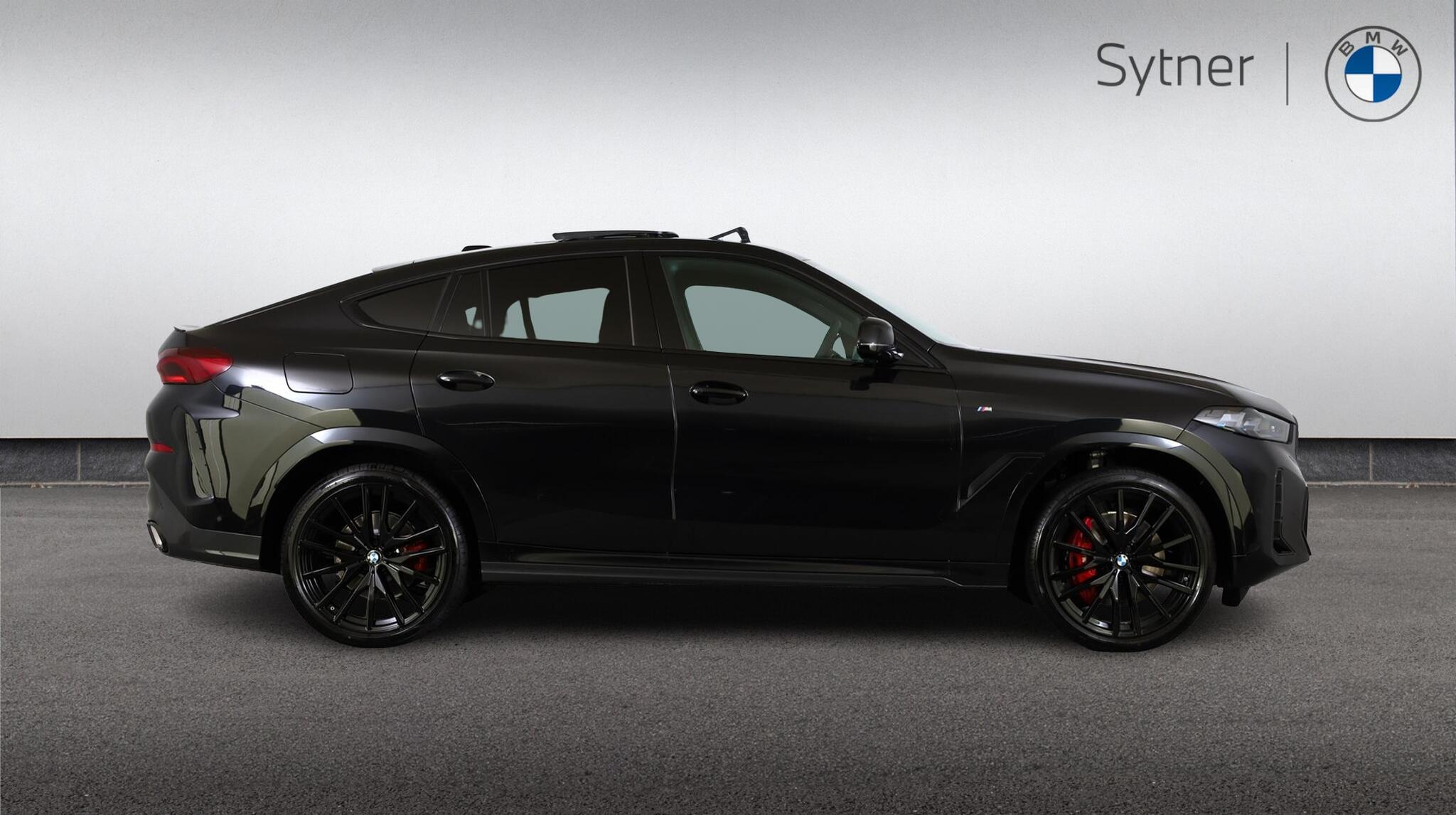 BMW X6 view 3