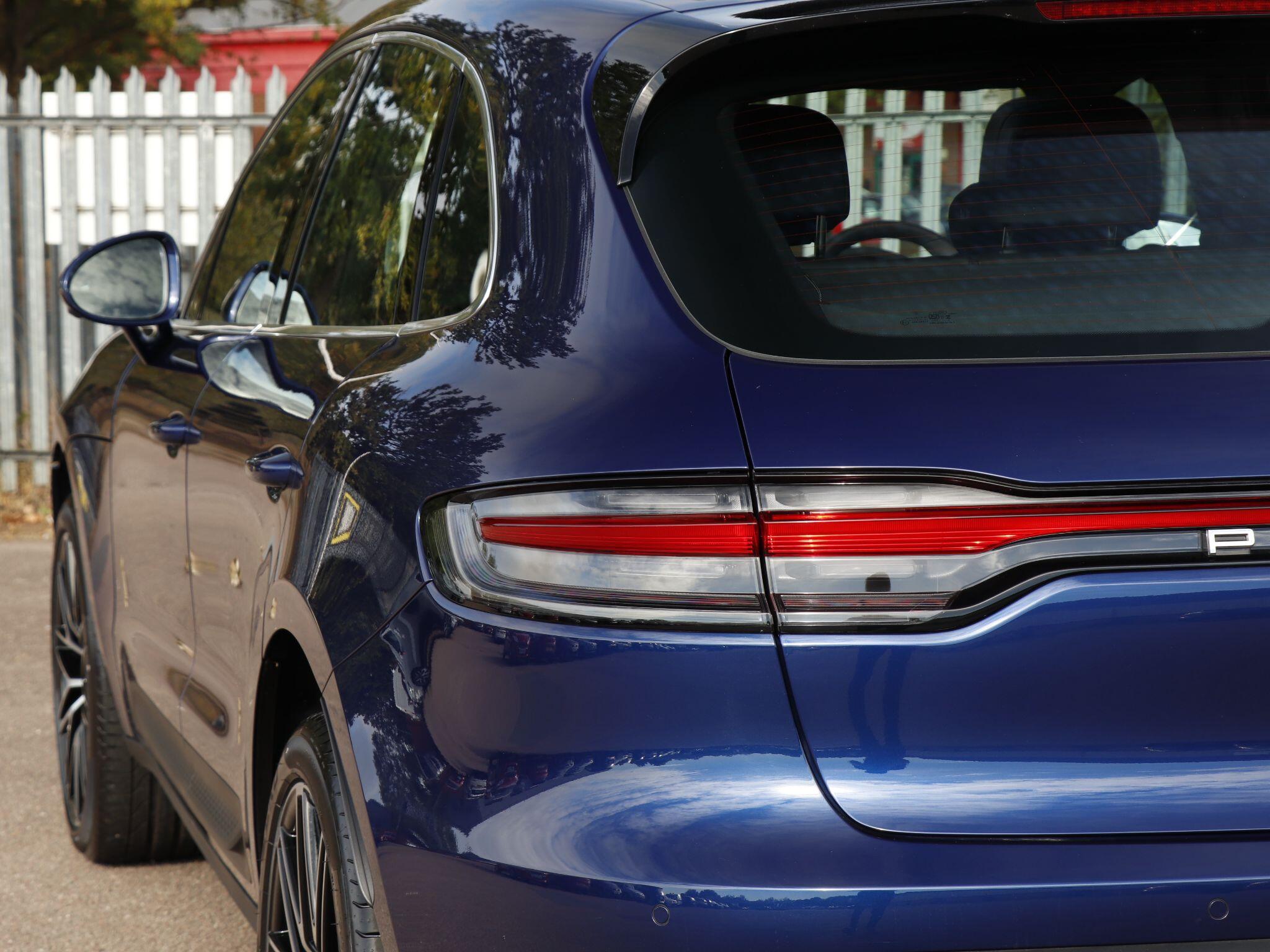 Porsche Macan view 26