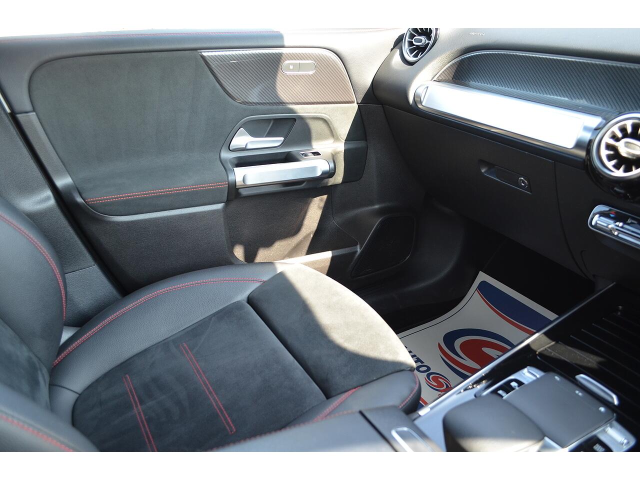 Mercedes-Benz GLB view 65