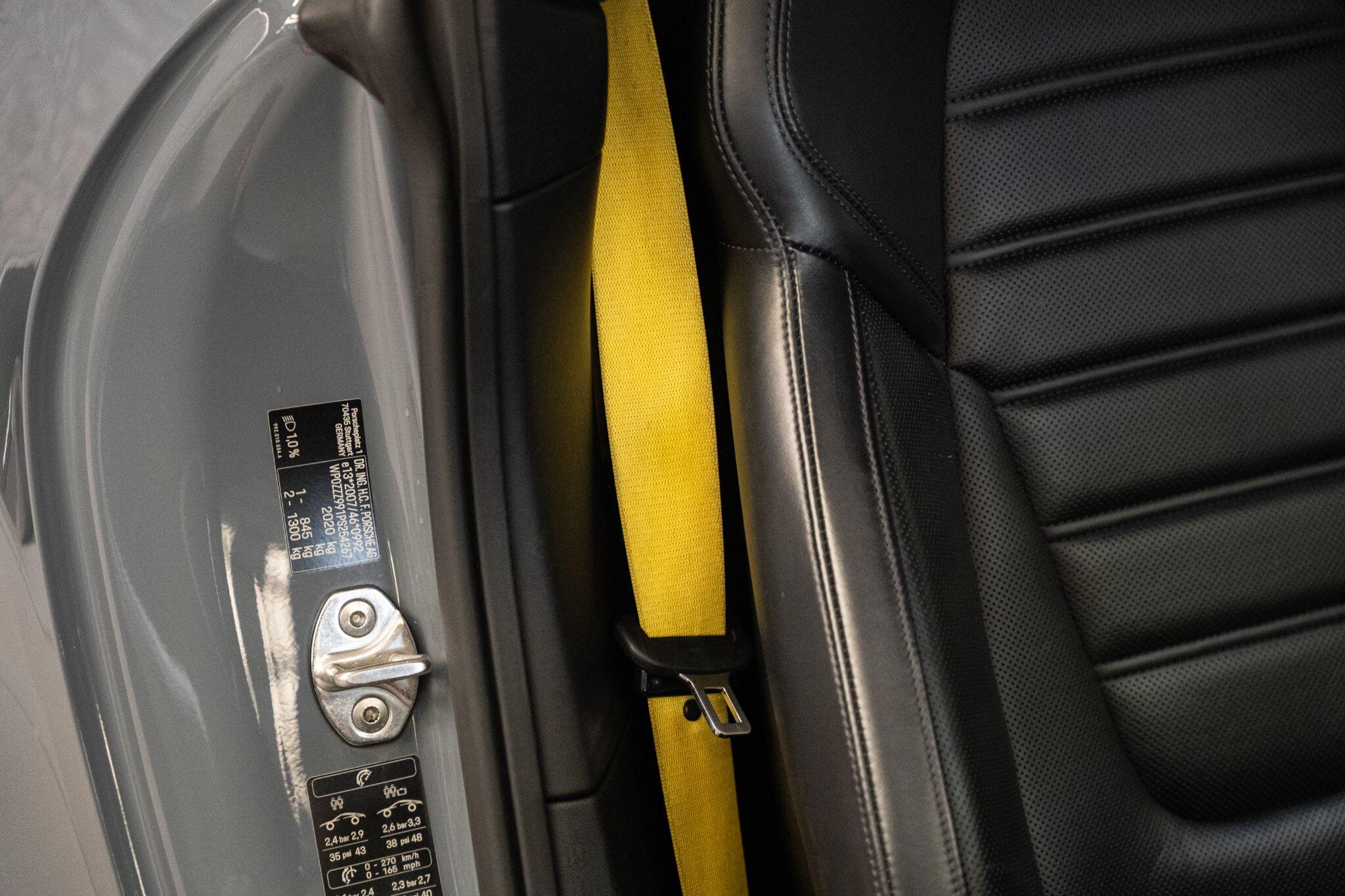 Porsche 911 view 17