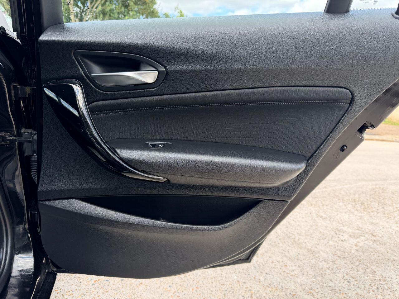 BMW 1 Series view 21