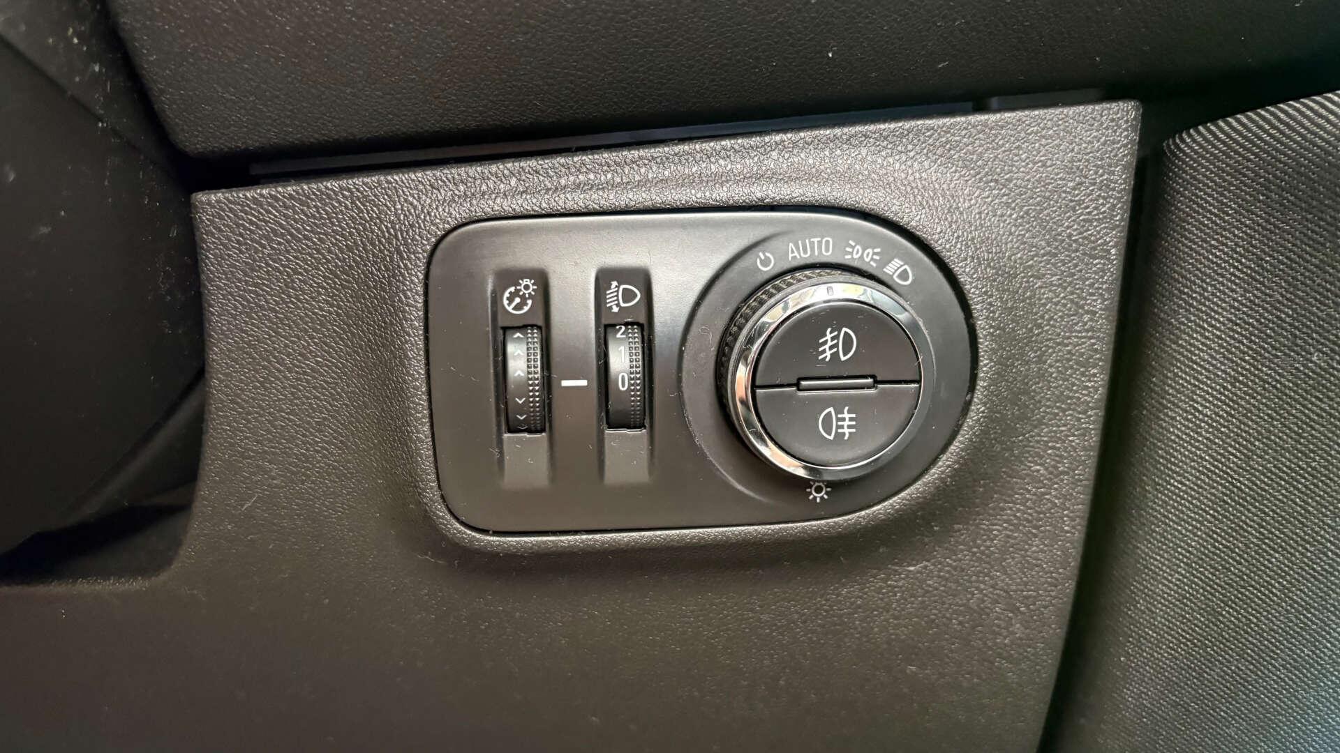 Vauxhall Corsa view 19