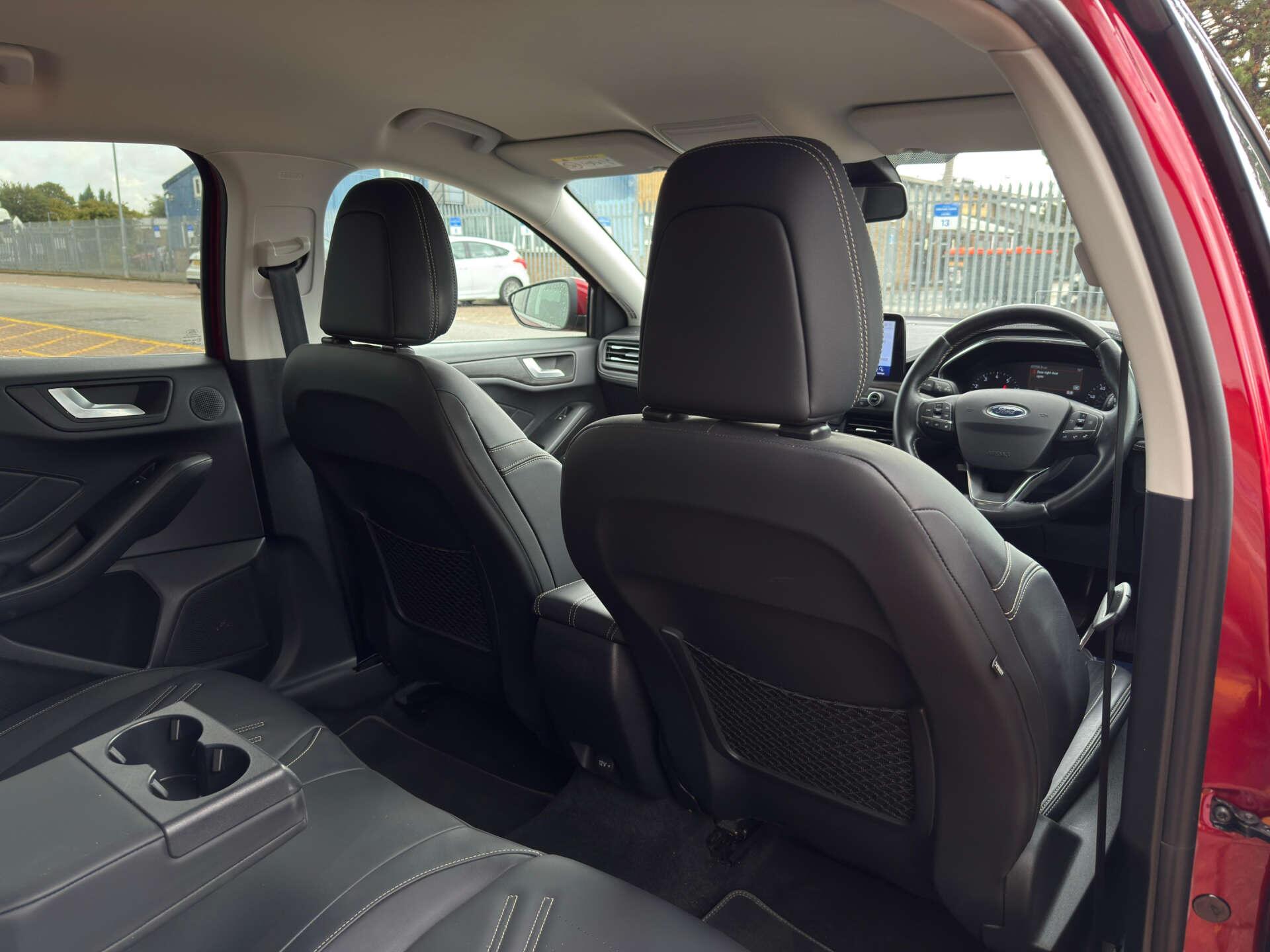 Ford Focus view 31