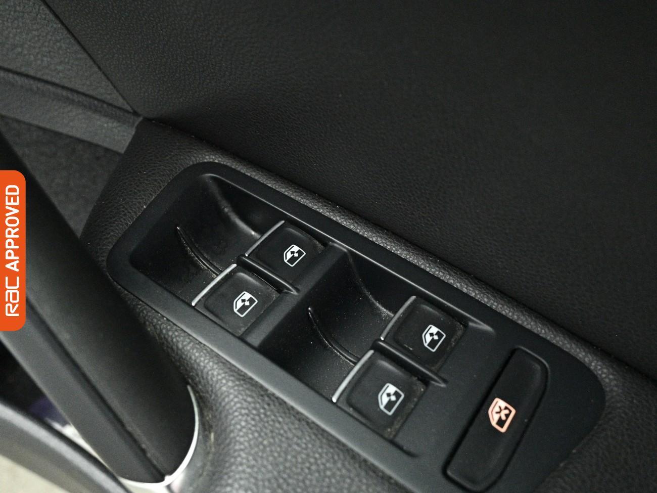 Volkswagen Golf view 25
