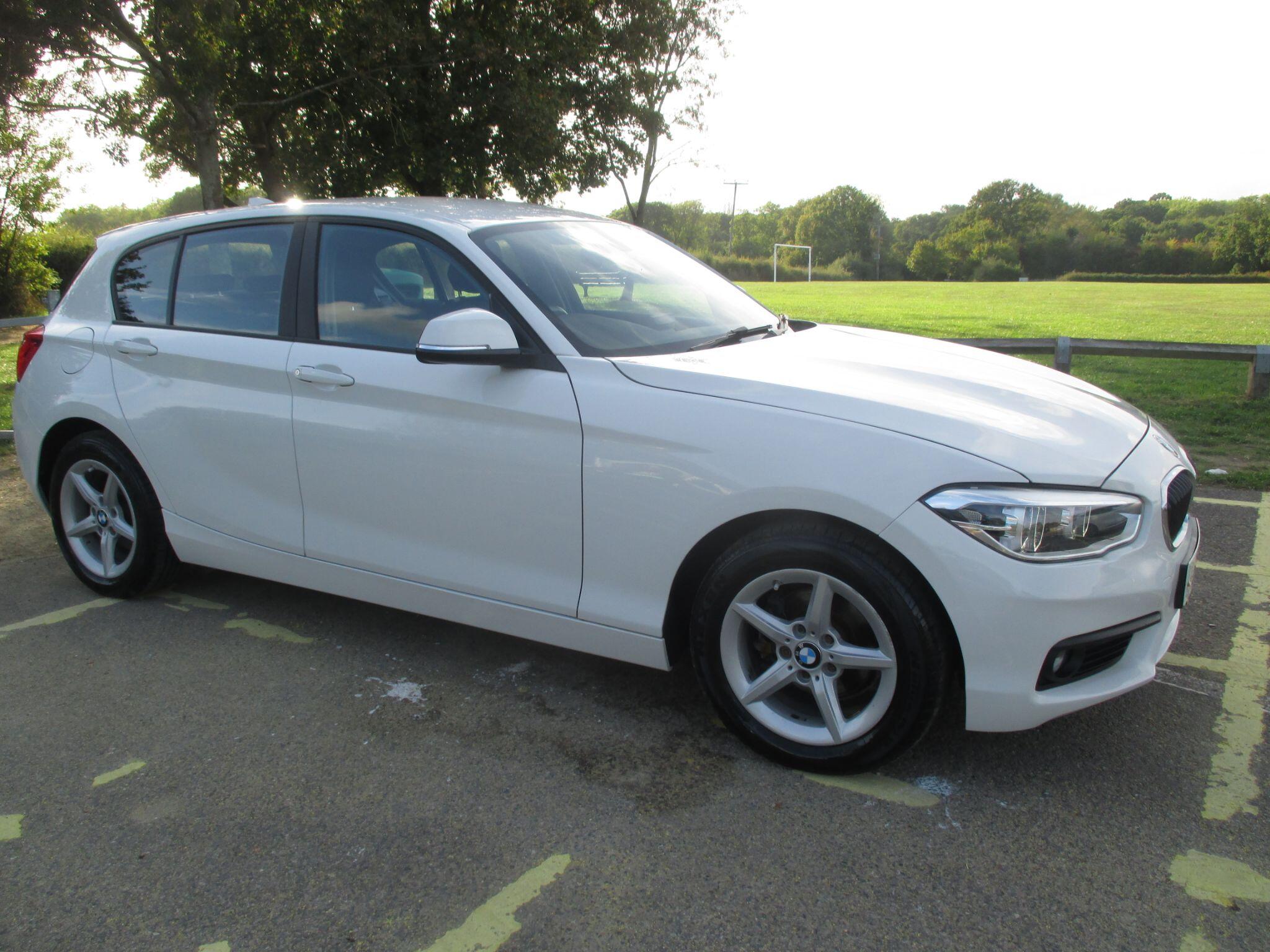 BMW 1 Series view 3