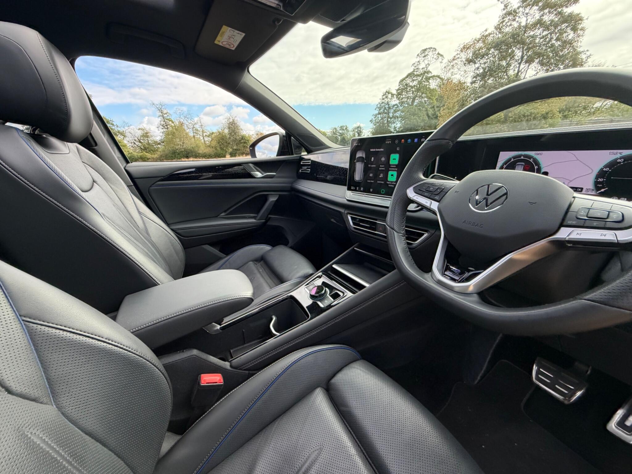Volkswagen Tiguan view 4