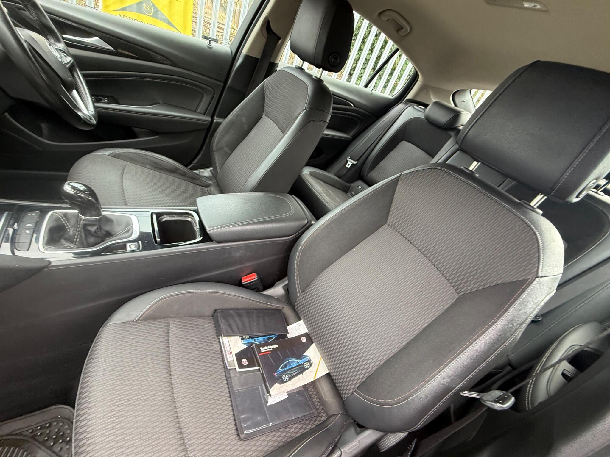 2017 Vauxhall Insignia image 34