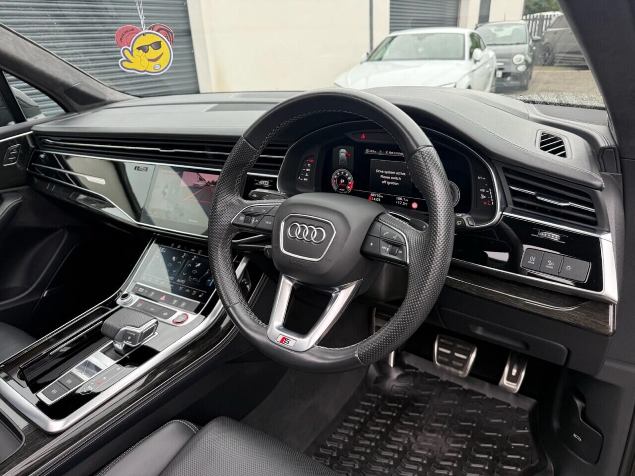 Audi SQ7 view 17
