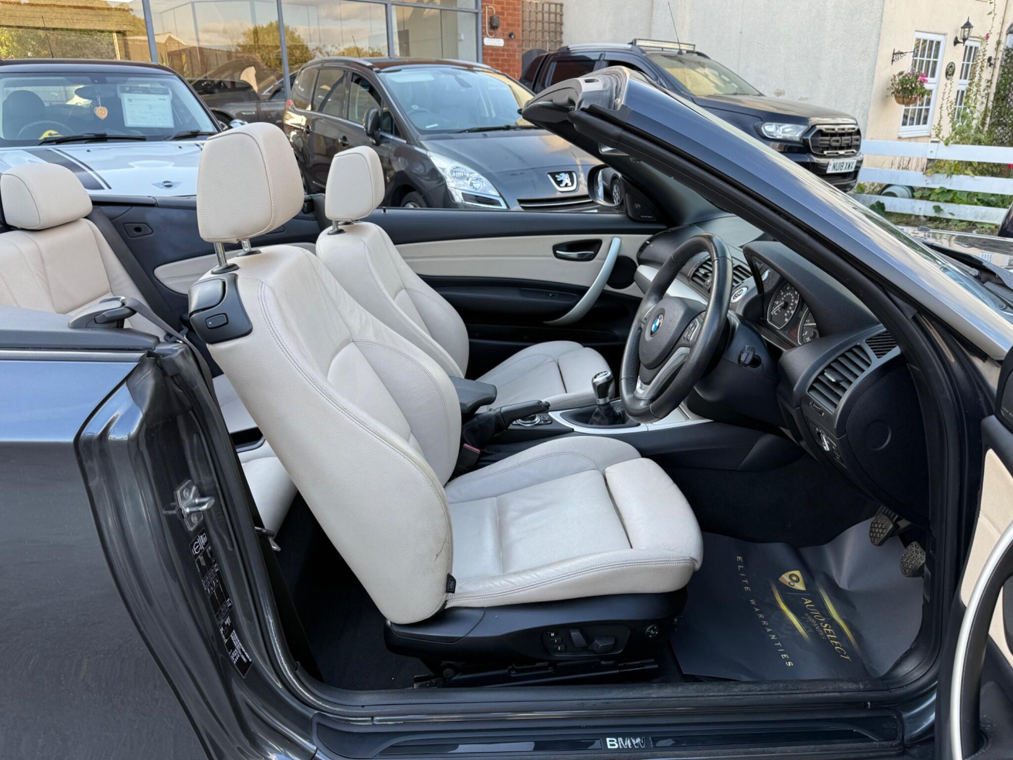 2012 BMW 1 Series image 25