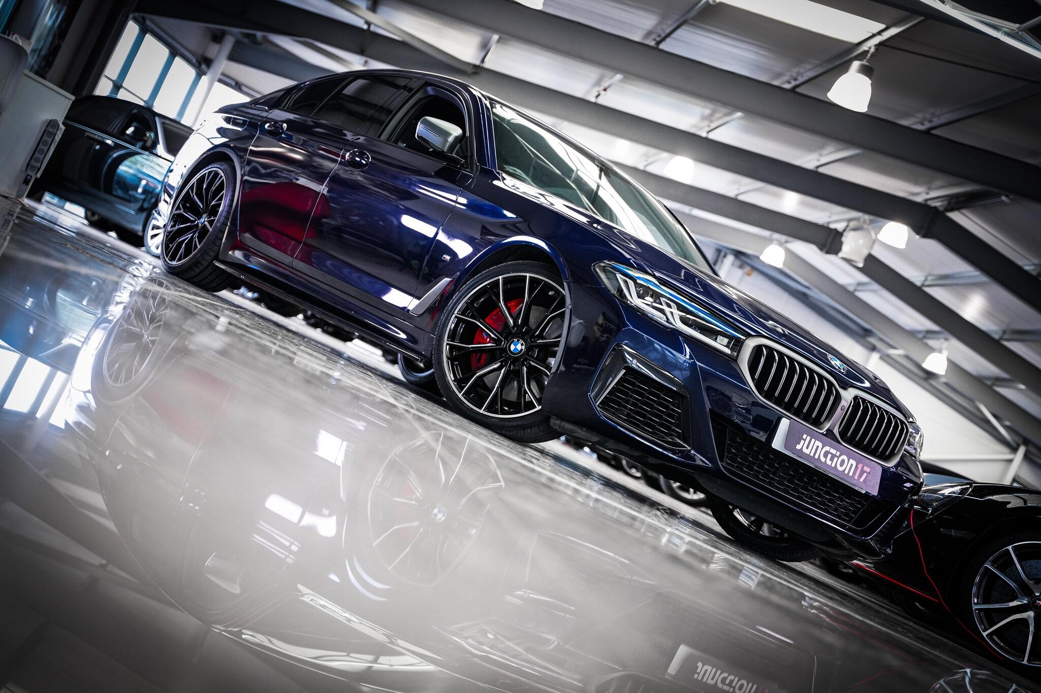 BMW 5 Series view 8