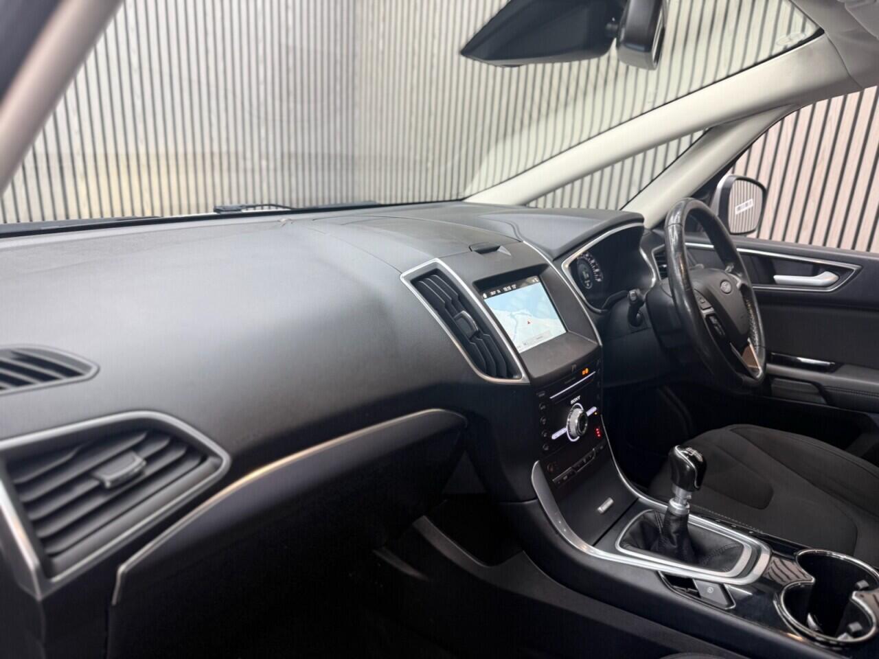 Ford S-Max view 5