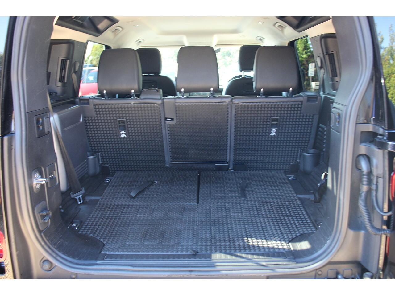 Land Rover Defender view 38