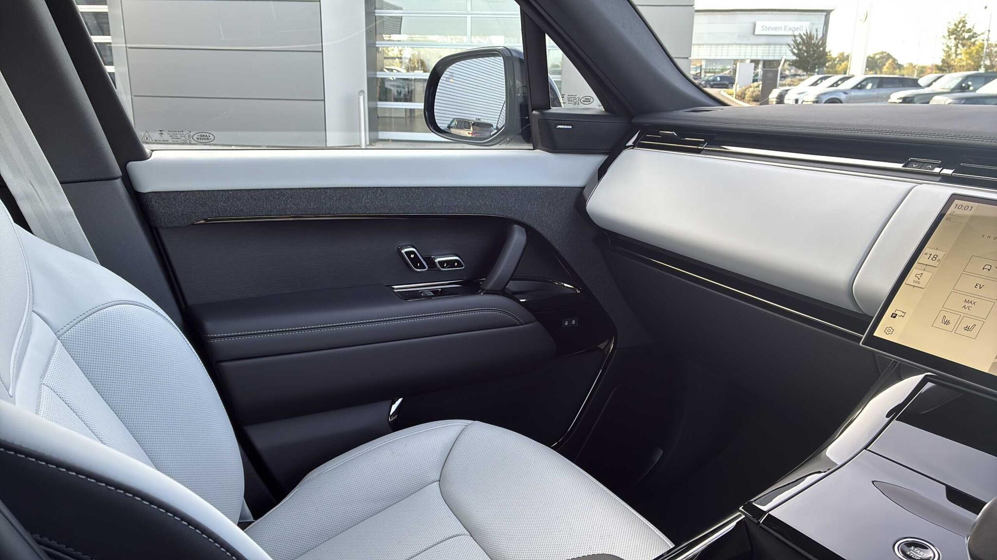 Land Rover Range Rover Sport view 25