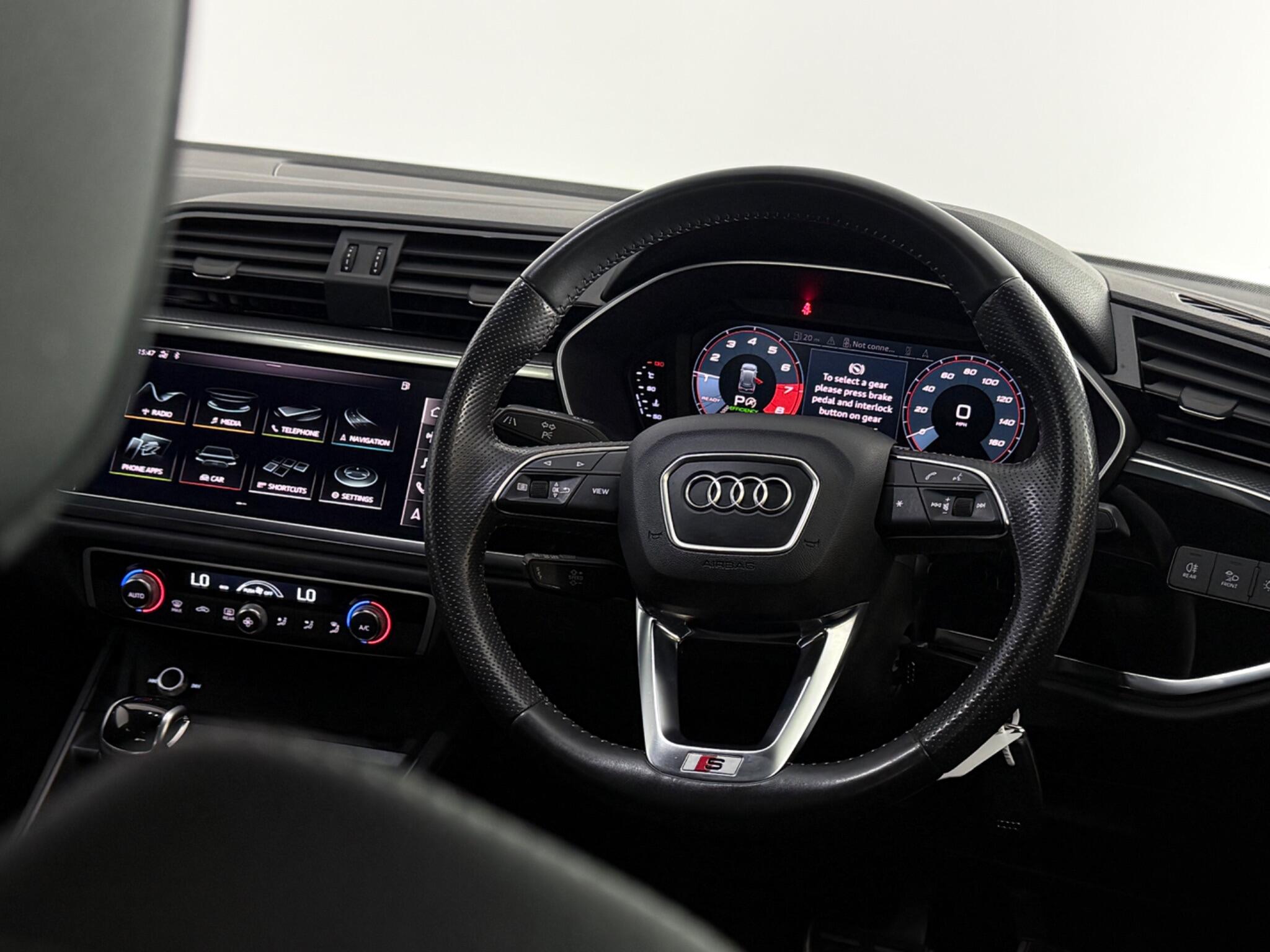 Audi Q3 view 13