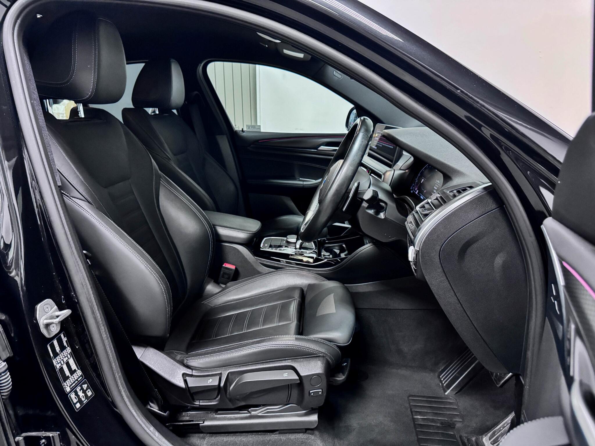 BMW X4 view 19
