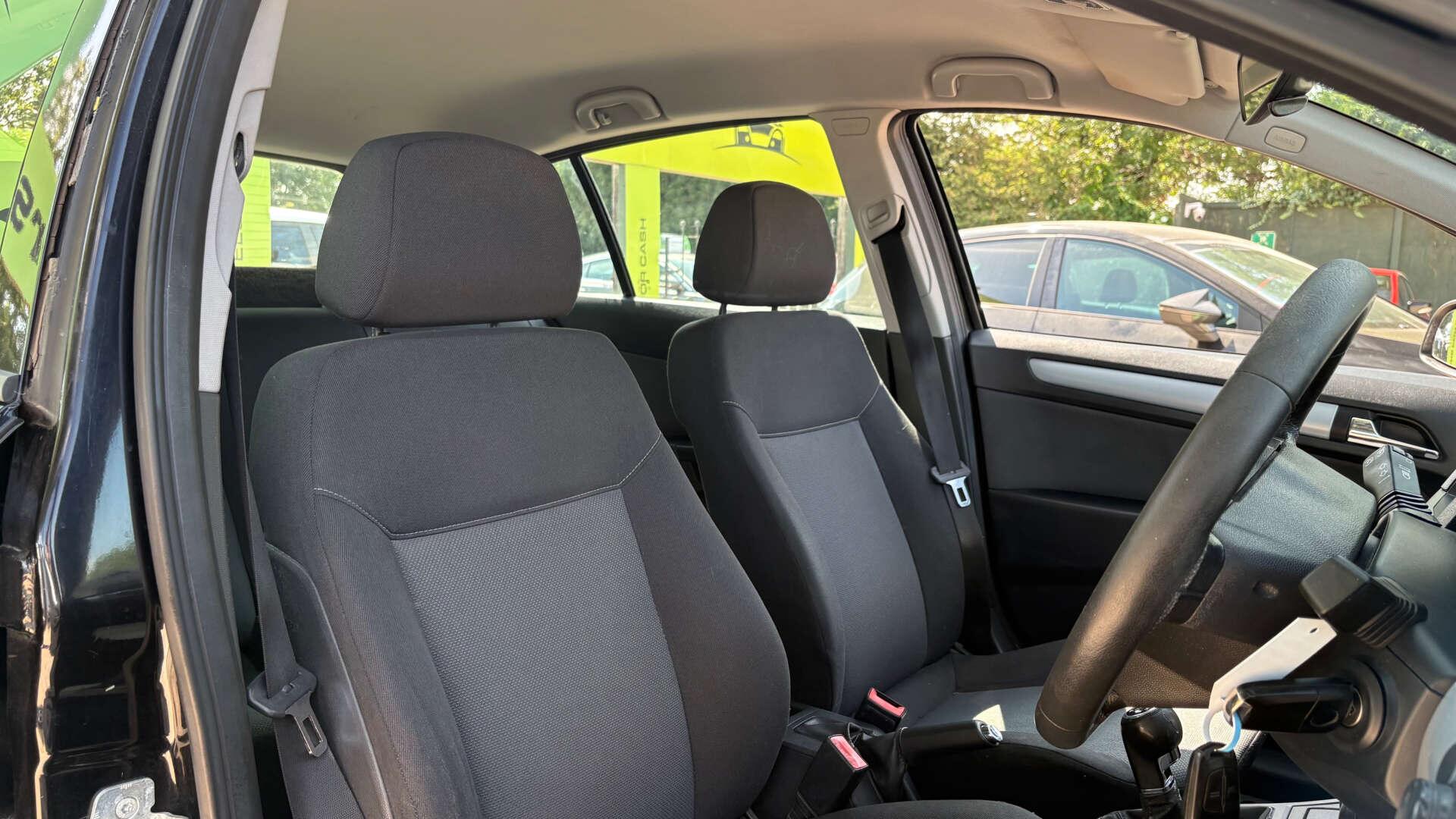 Vauxhall Astra view 7