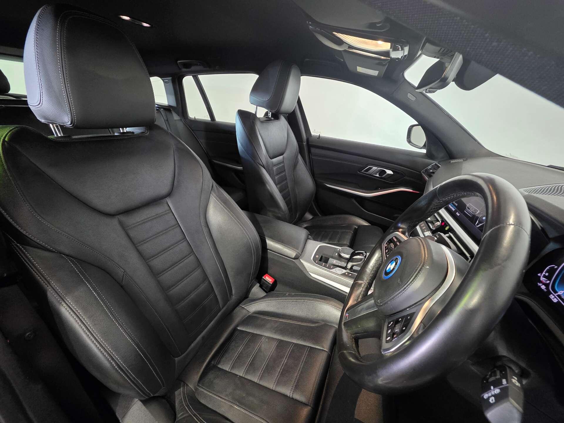 BMW 3 Series view 12