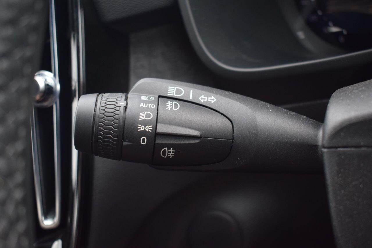 Volvo XC40 view 23