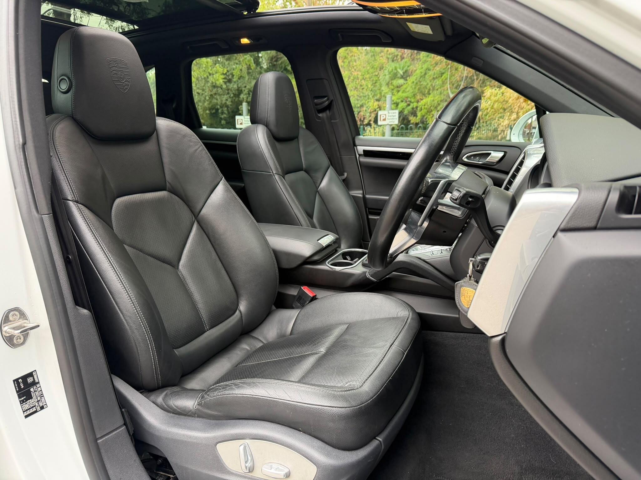 Porsche Cayenne view 10