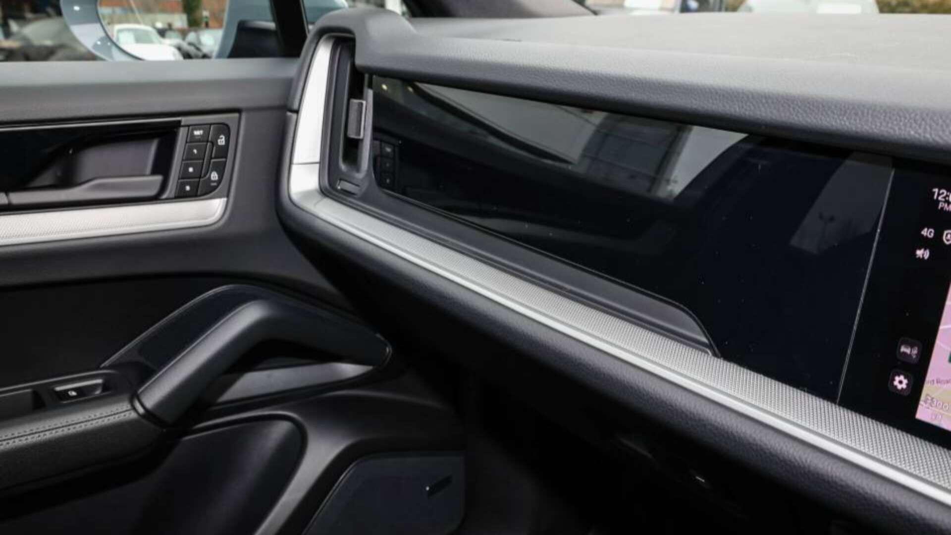 Porsche Cayenne view 16