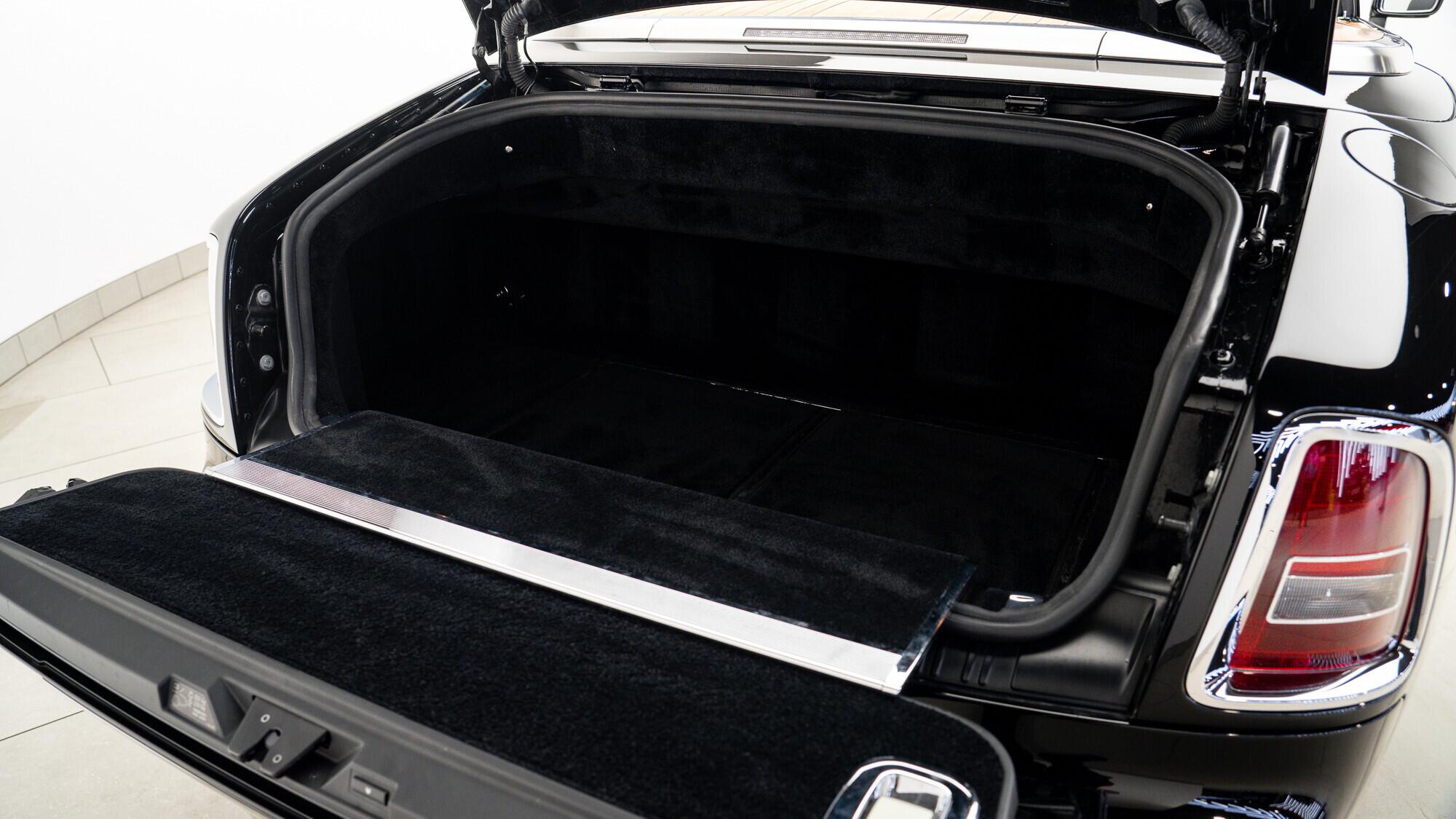 Rolls-Royce Phantom view 51