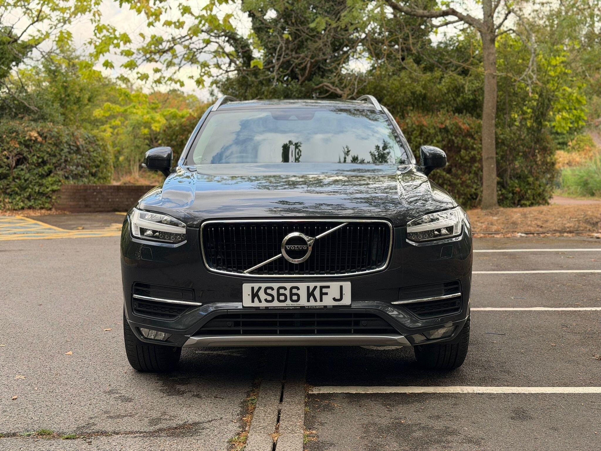 Volvo XC90 view 9