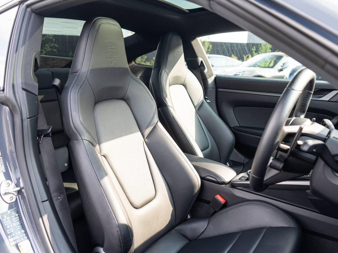 Porsche 911 view 5