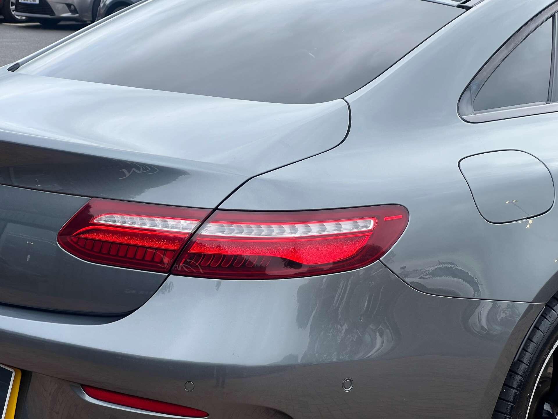 Mercedes-Benz E-Class view 9
