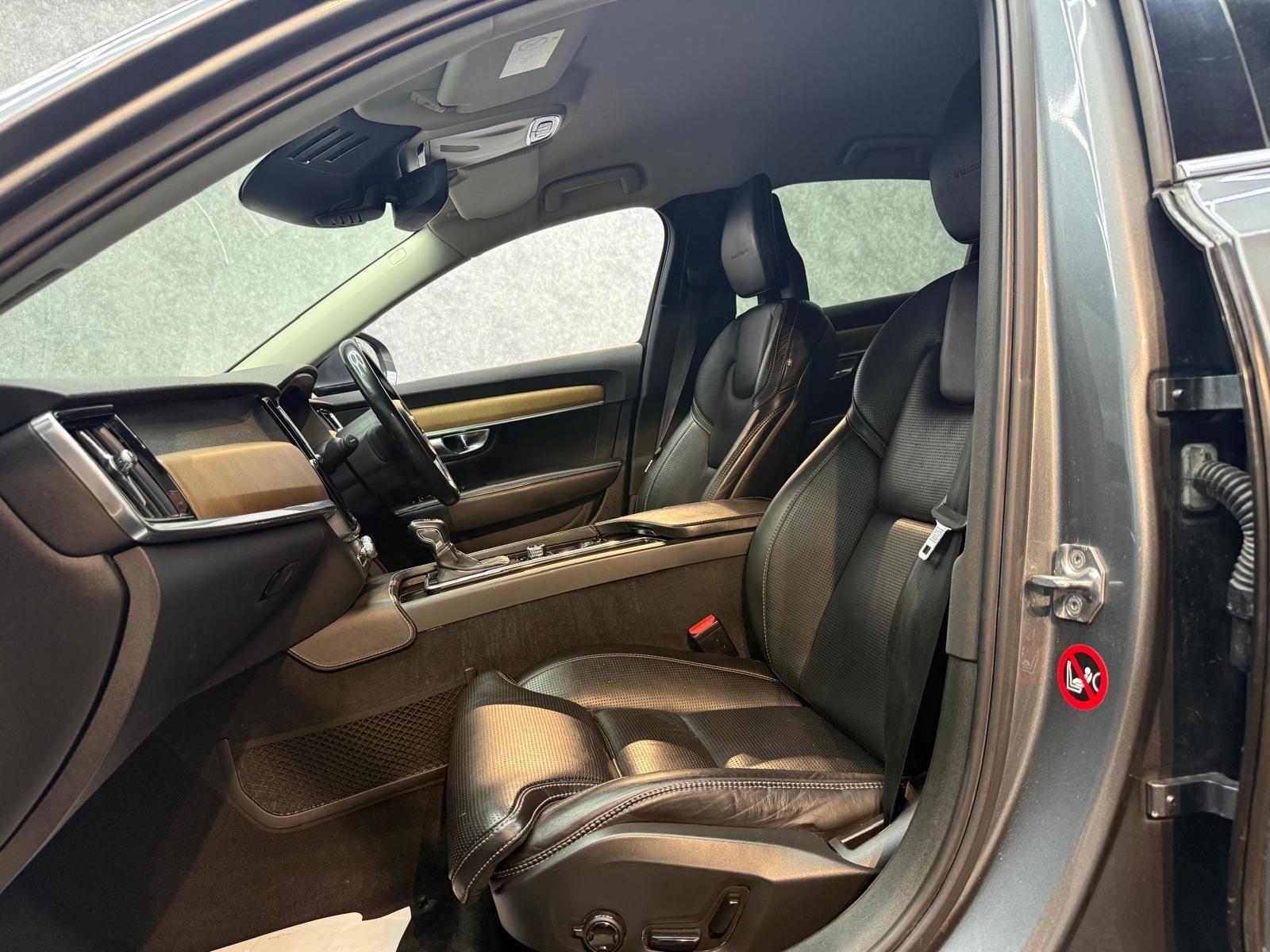 Volvo S90 view 9
