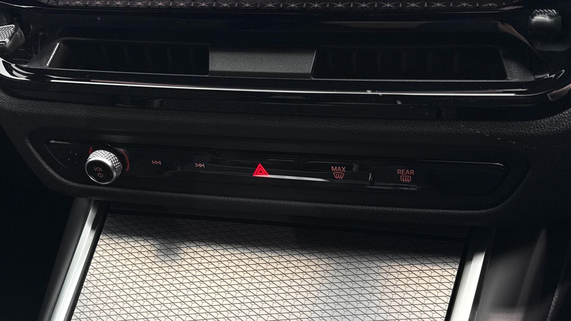 BMW 3 Series view 24