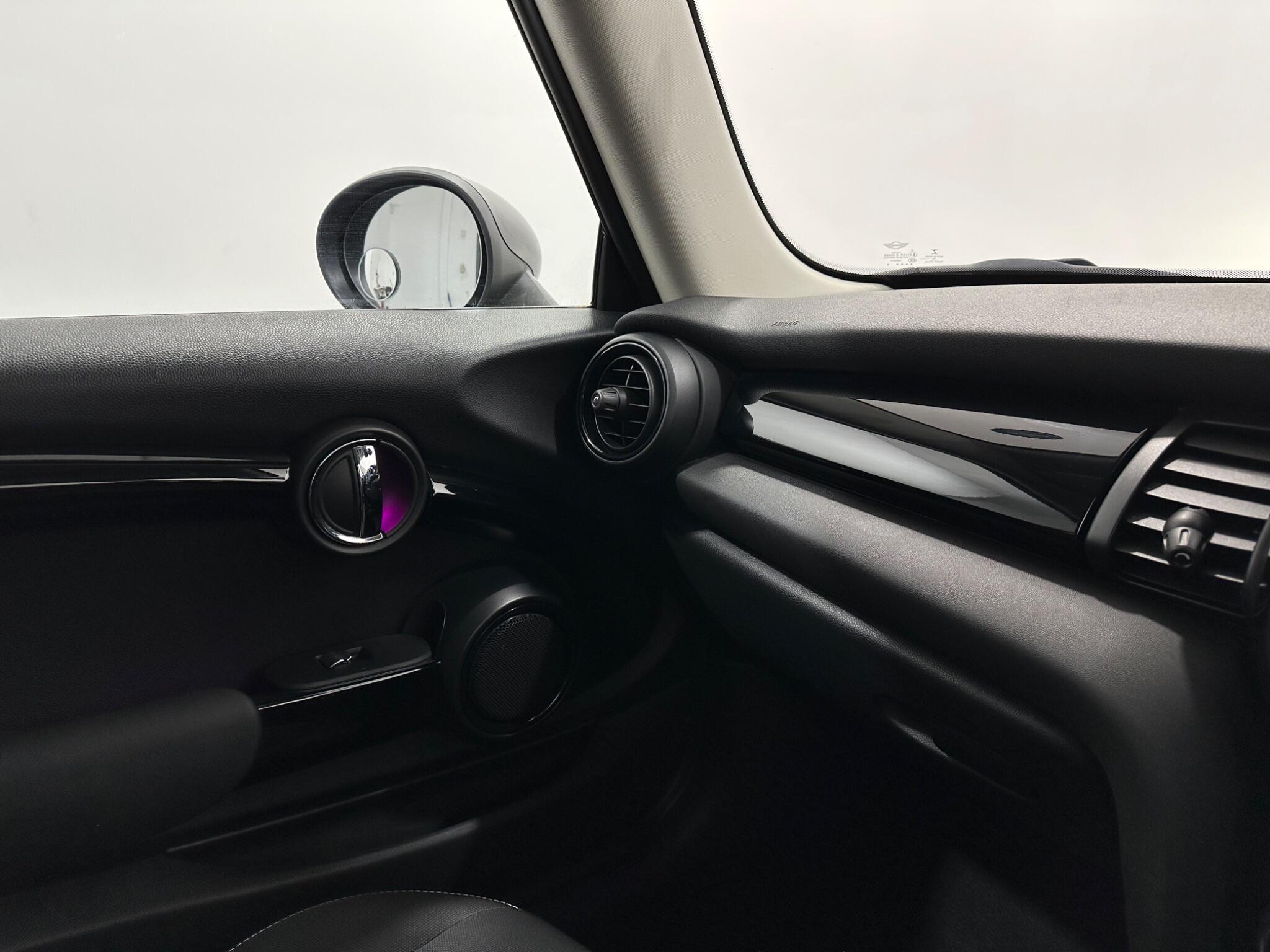 Mini Cooper view 26