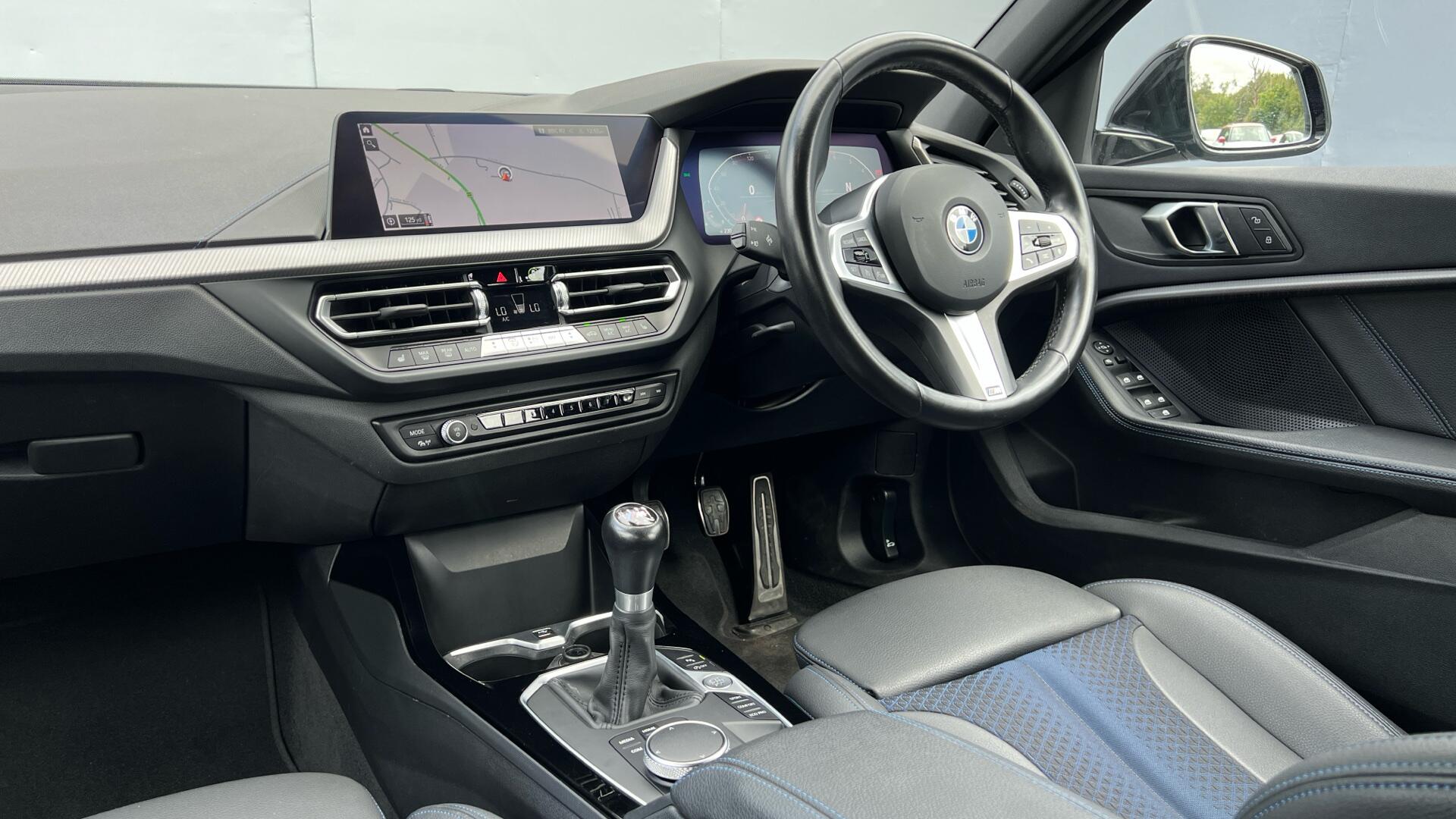 BMW 1 Series view 28