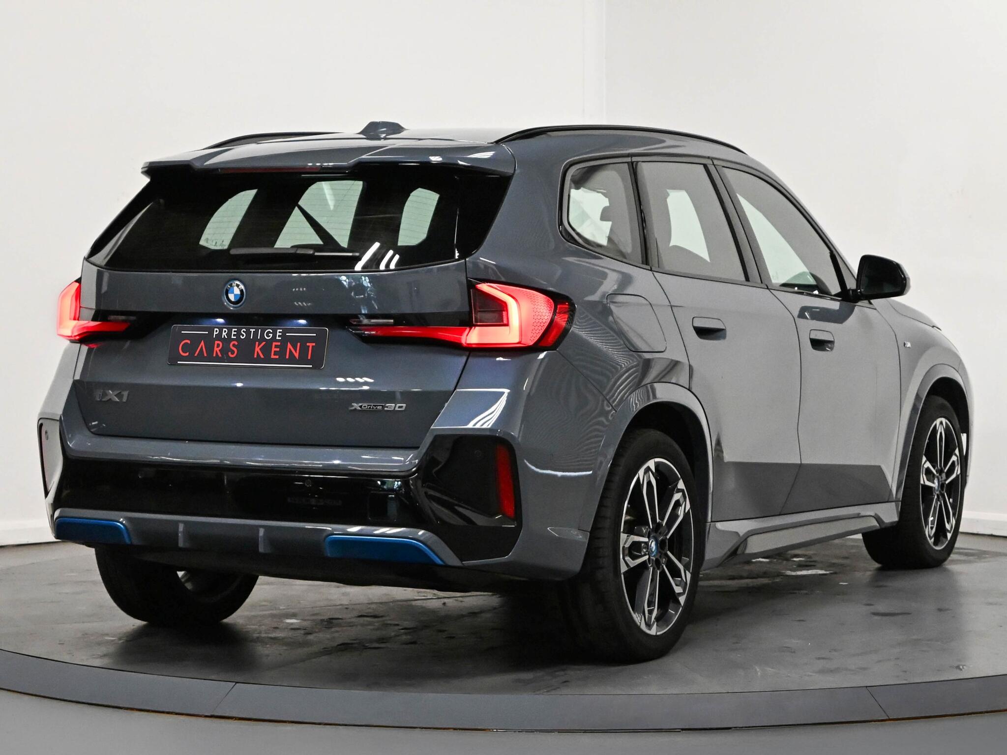 BMW Ix1 view 24