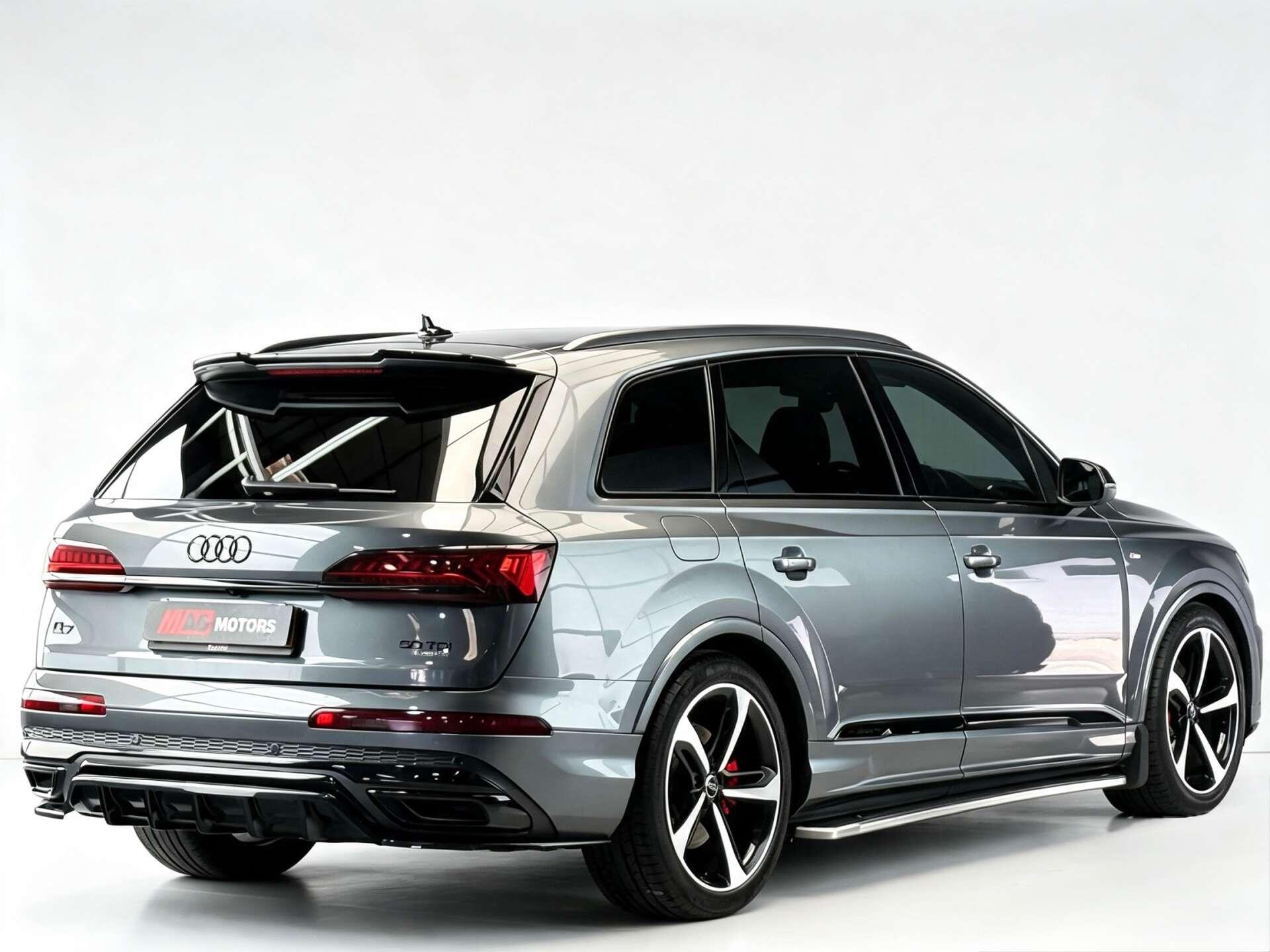 Audi Q7 view 11