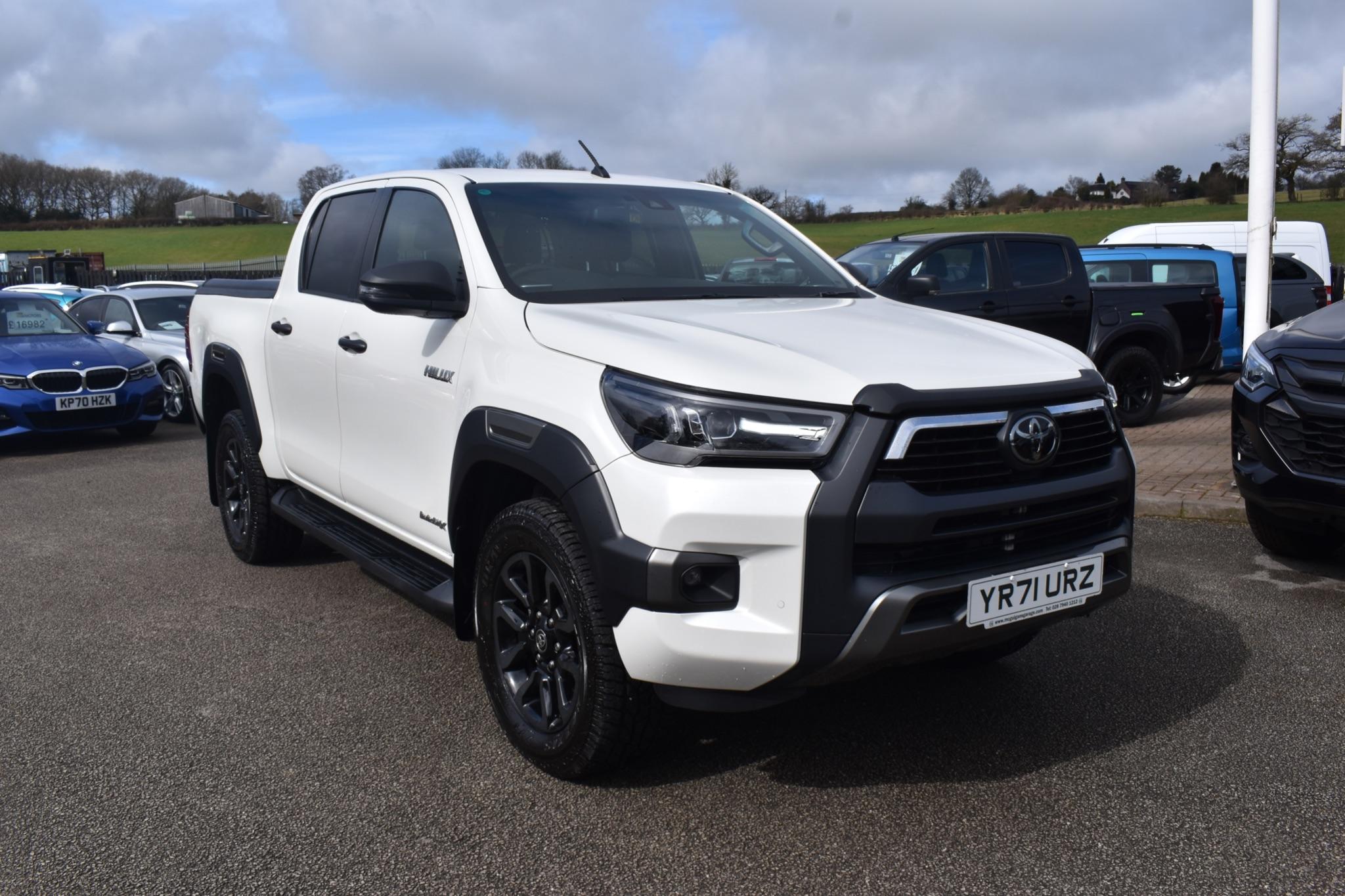 Hilux - 2.8 D-4D Invincible X 4WD Euro 6 (s/s) 4dr - Image 10