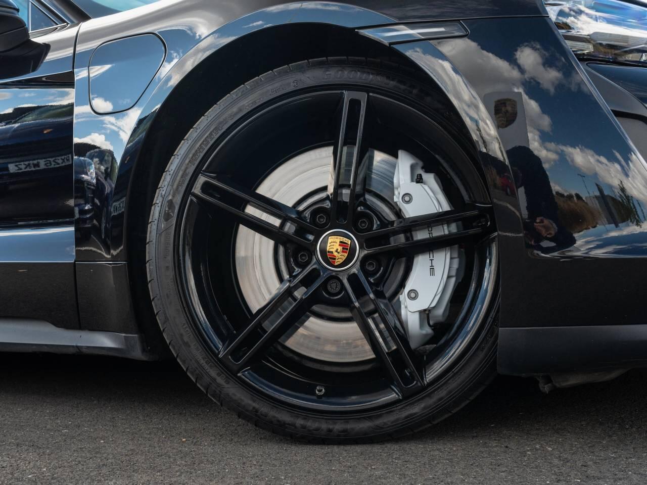 Porsche Taycan view 41