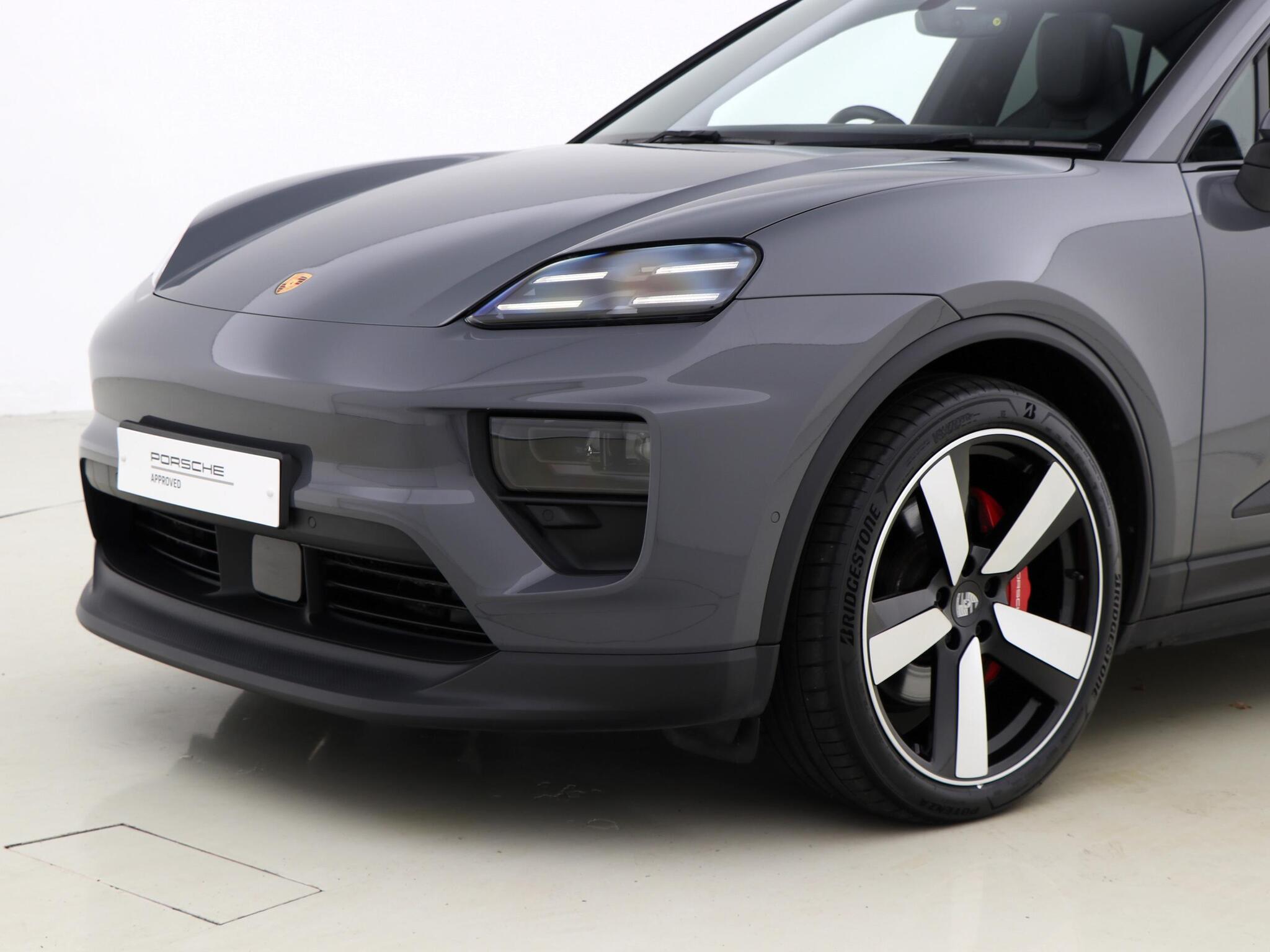 Porsche Macan view 16