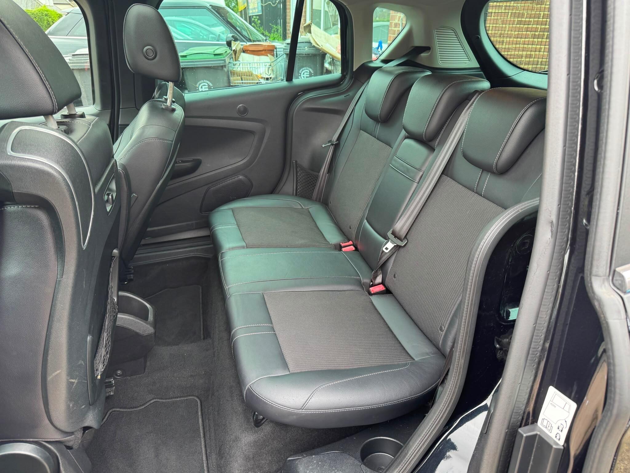 Ford B-Max view 16
