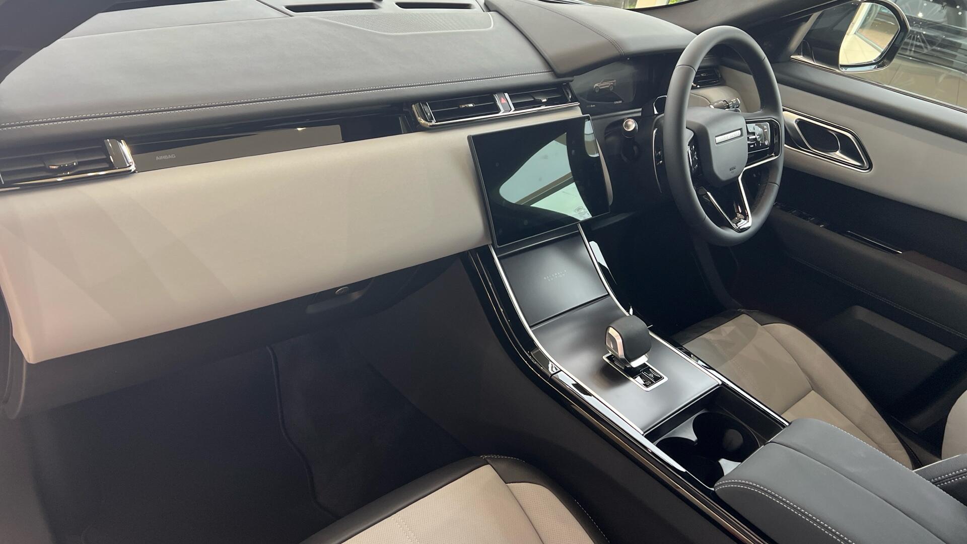 Land Rover Range Rover Velar view 10