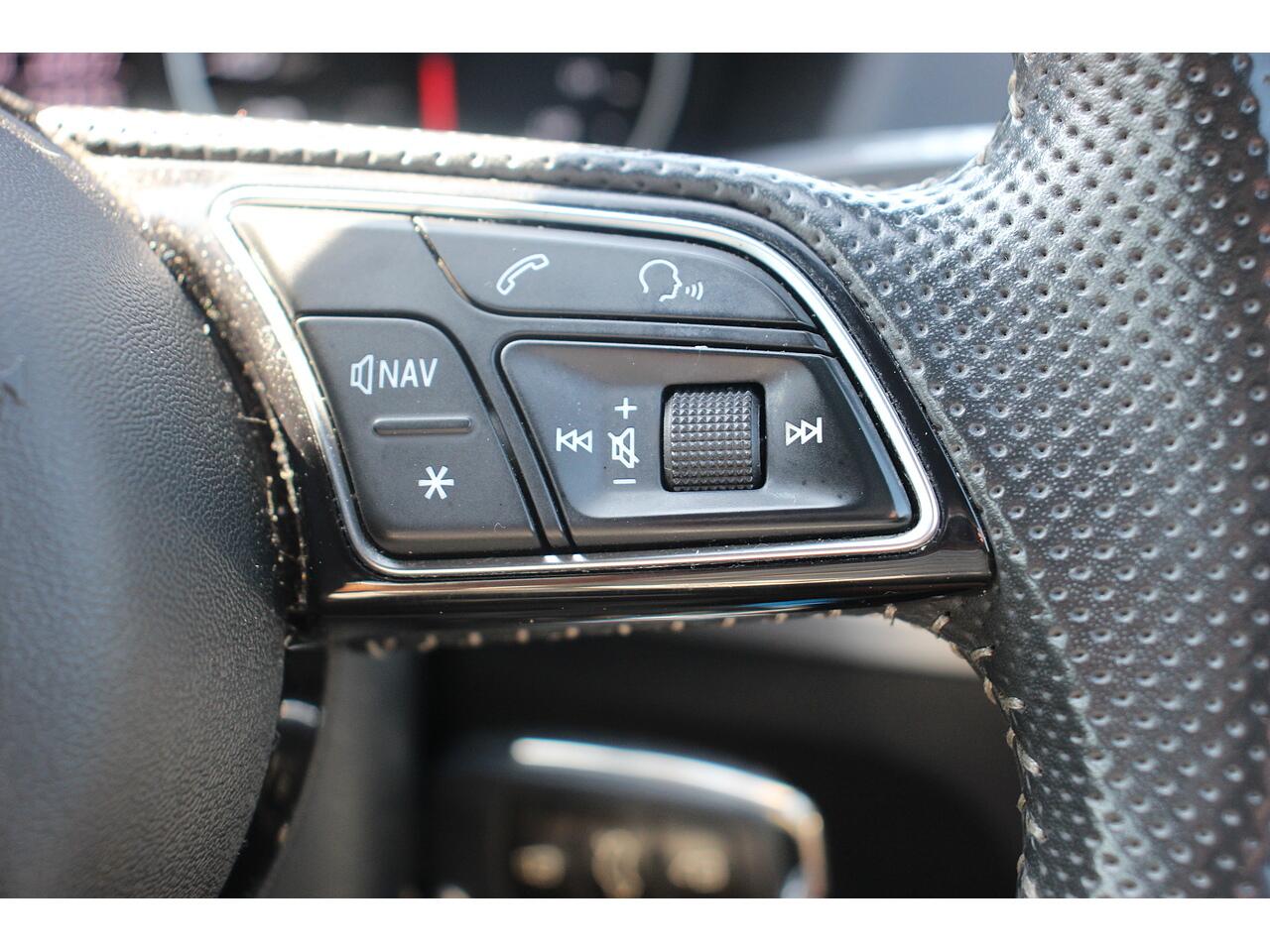 Audi Q2 view 26