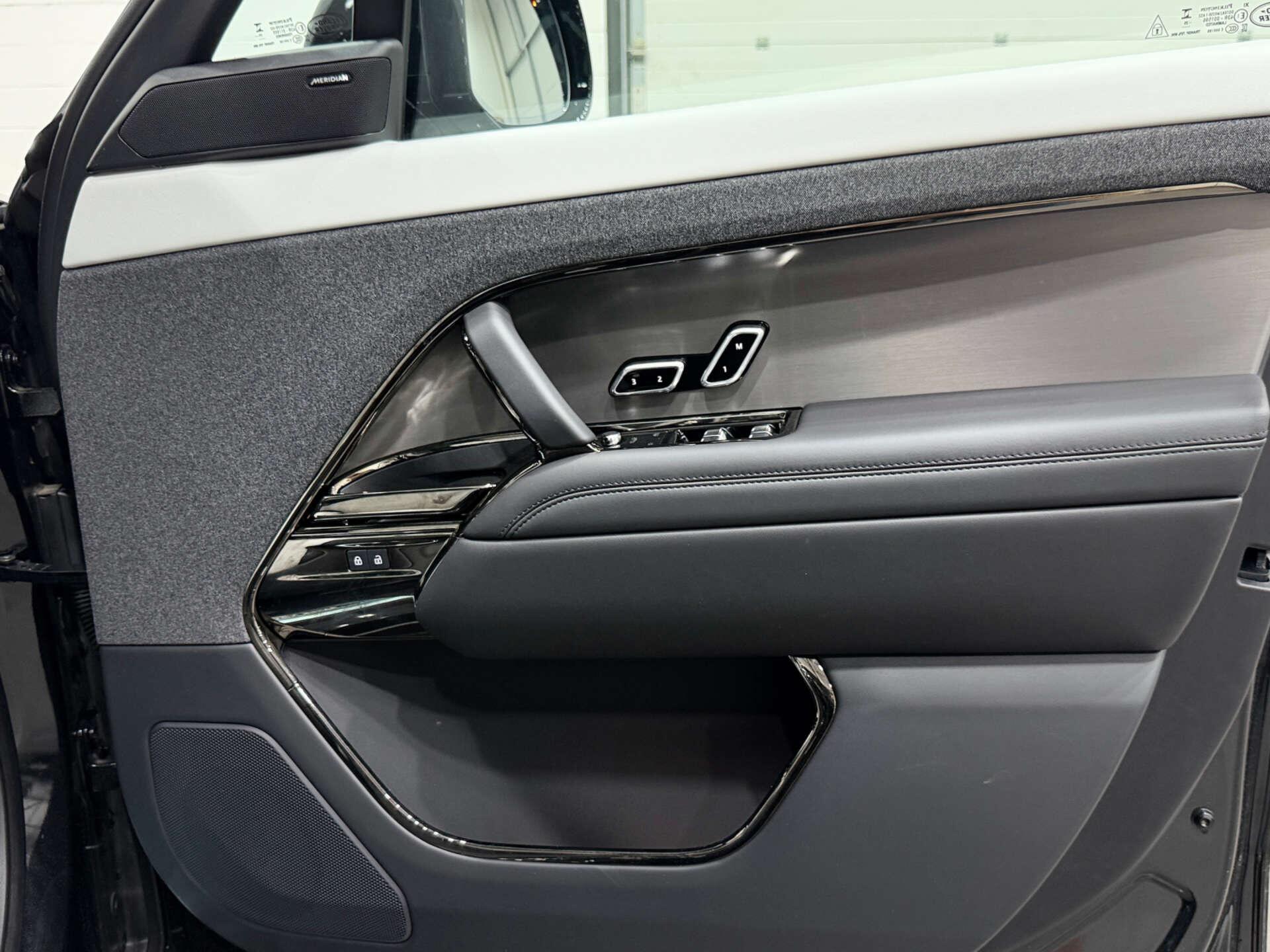 Land Rover Range Rover Sport view 34