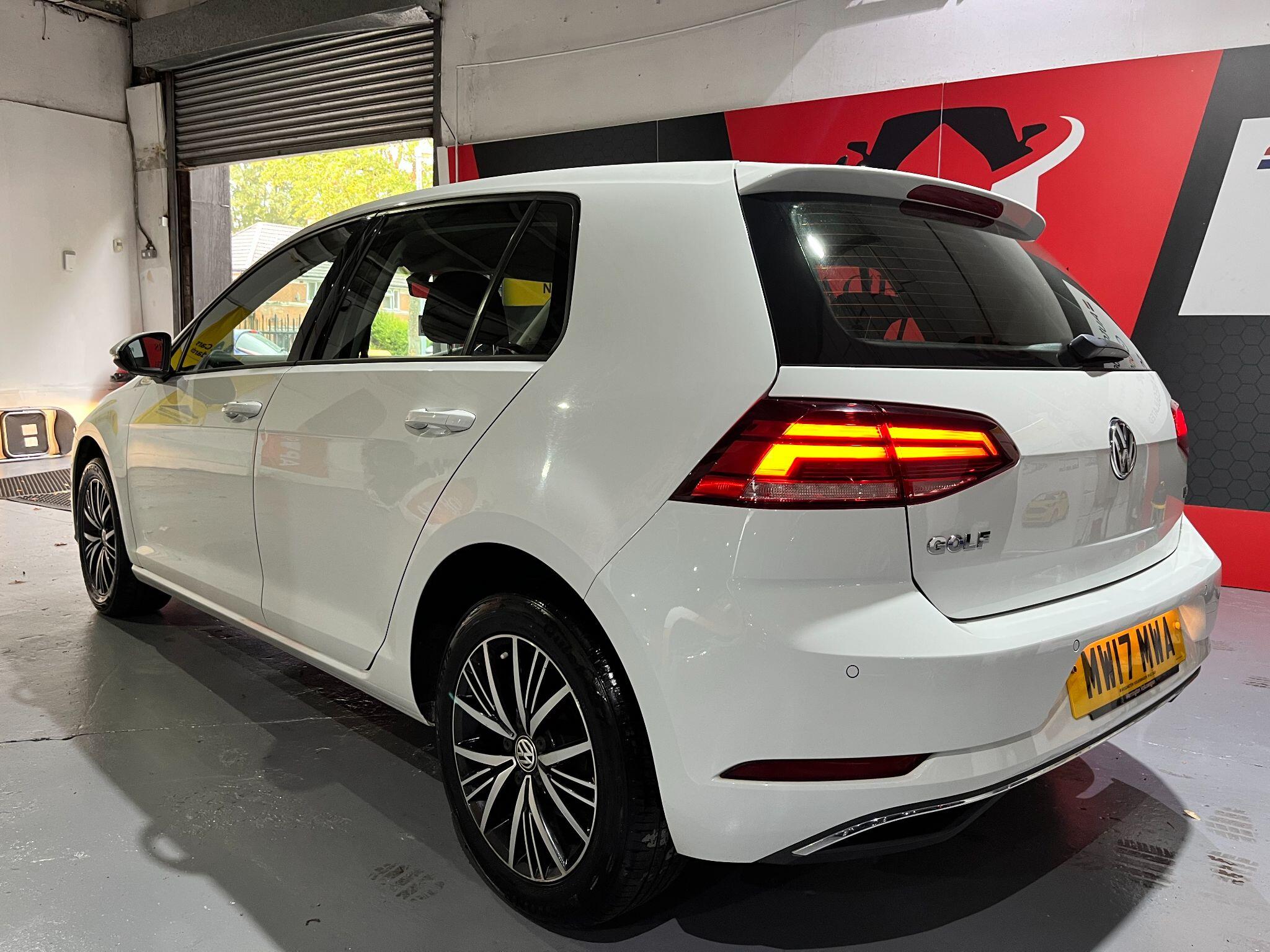 Volkswagen Golf view 80